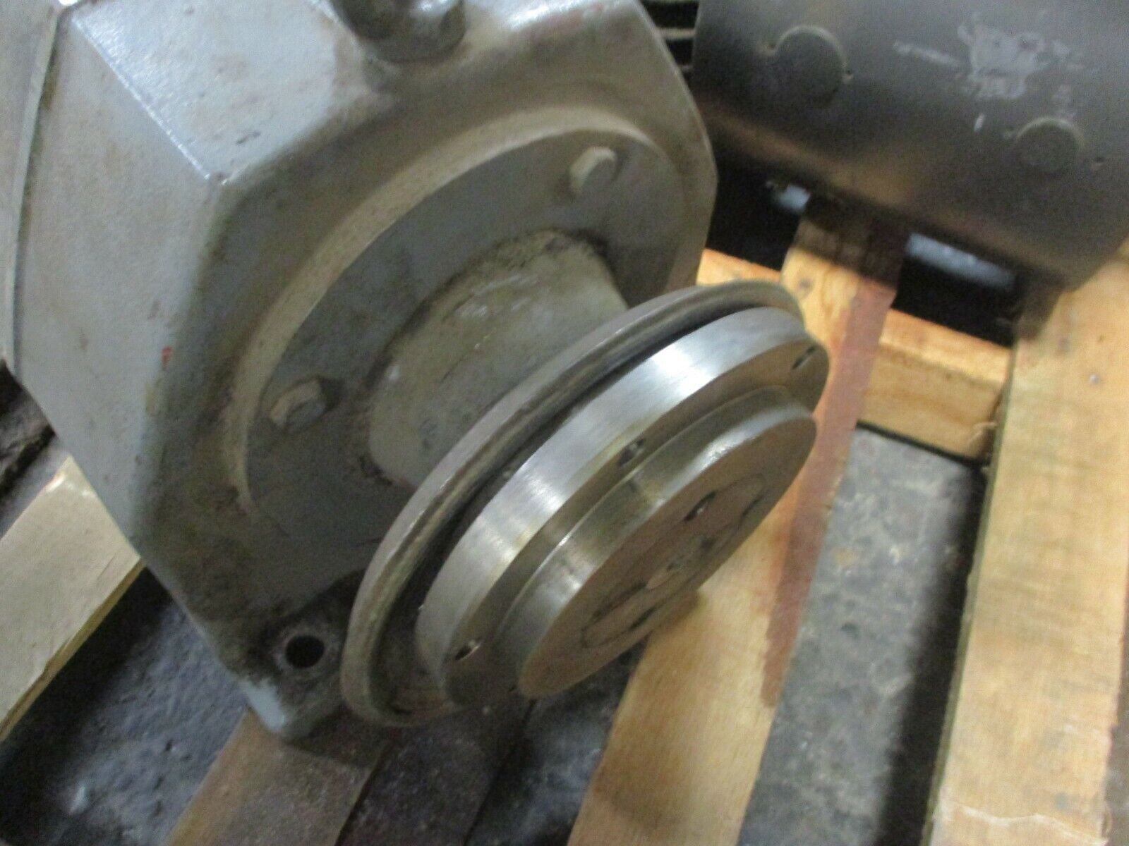 US Motors Series 2000 Reducer 2402SB37.1AP Ratio 7.1 Used