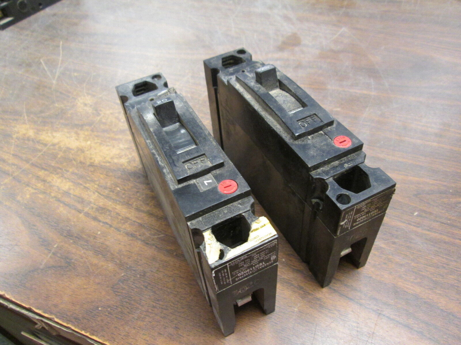GE Circuit Breaker TED113020 20A 277V 1P *Lot of 2* Used