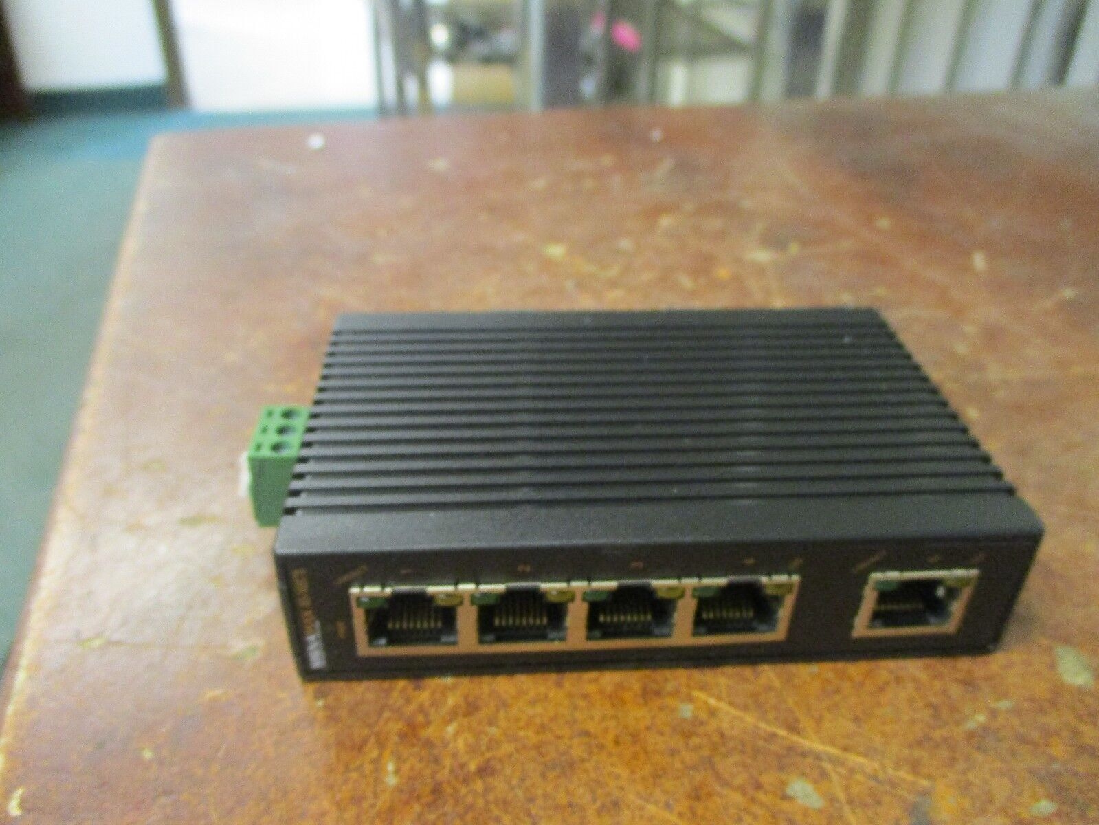 Signamax Unmanaged Industrial Ethernet Switch 065-7405CTB 10/100 5-Part Used