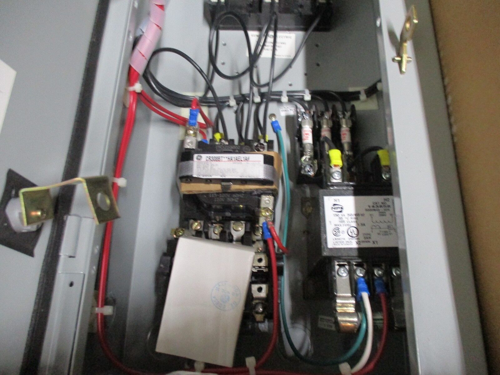 GE Combination CR308BT18HA1AEL1A Size 0 3P Type 1 Enclosure New Surplus