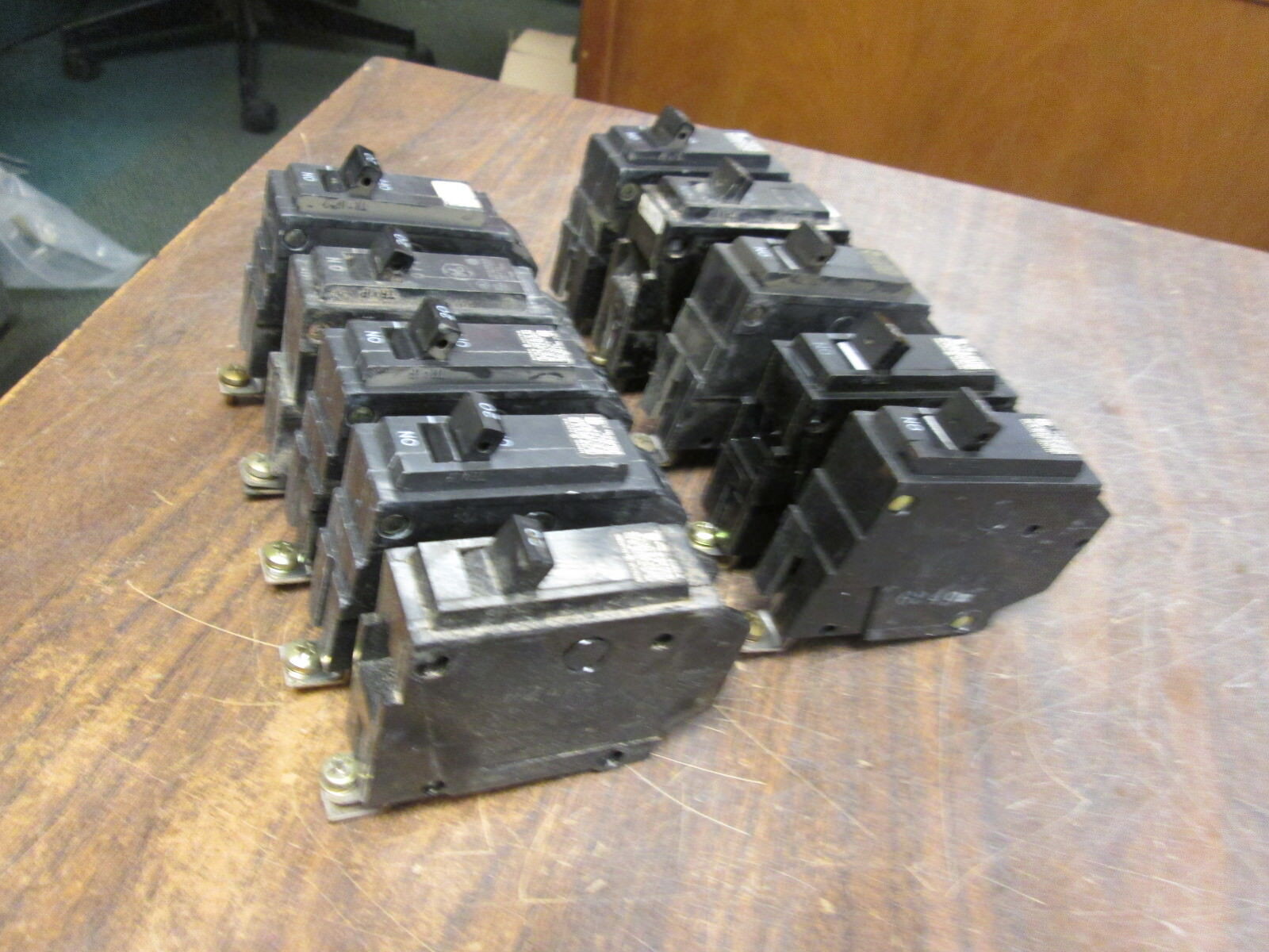 GE Circuit Breaker THQB1120 20A 120/240V 1P *Lot of 10* Used