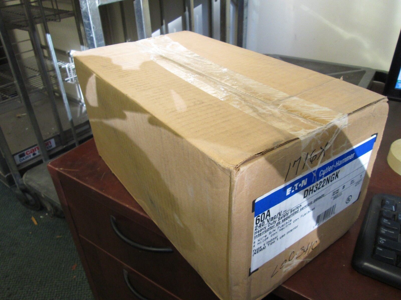 Cutler-Hammer Safety Switch DH322NGK 60A 240V 3P 4W Fusible New Surplus