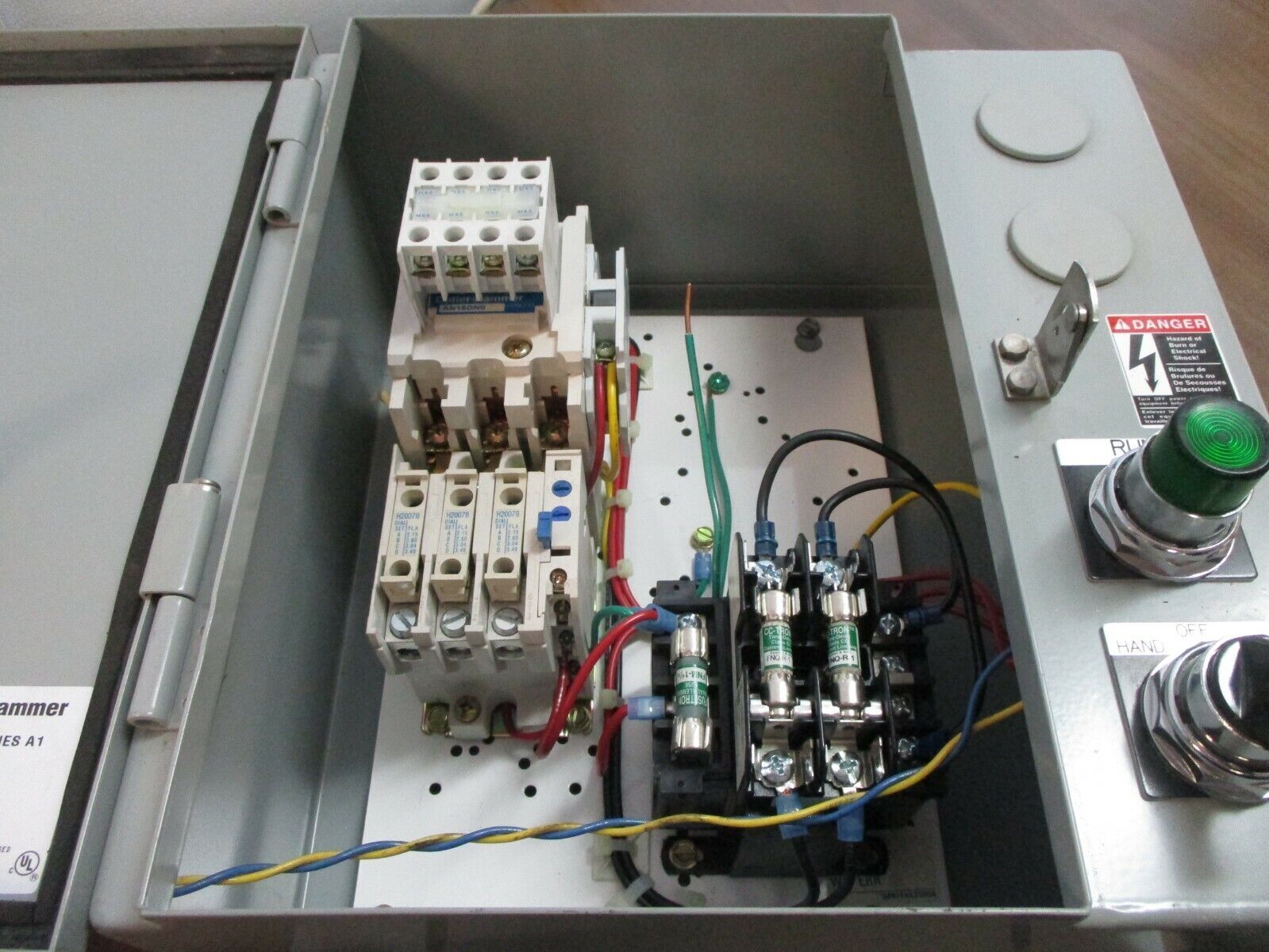Eaton Enclosed Size 1 Starter ECN0711CHA Ser. A1 27A Type 1 Enclosure Used