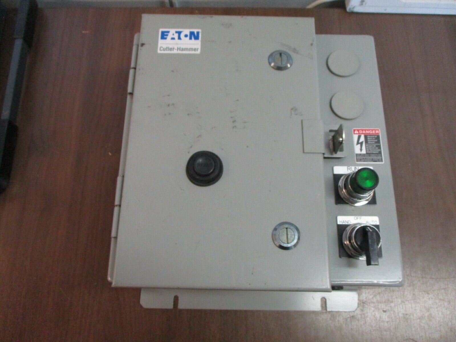 Eaton Enclosed Size 1 Starter ECN0711CHA Ser. A1 27A Type 1 Enclosure Used