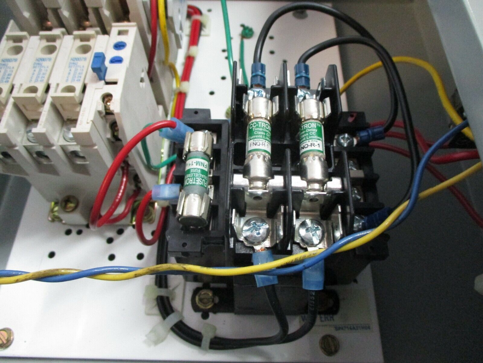 Eaton Enclosed Size 1 Starter ECN0711CHA Ser. A1 27A Type 1 Enclosure Used