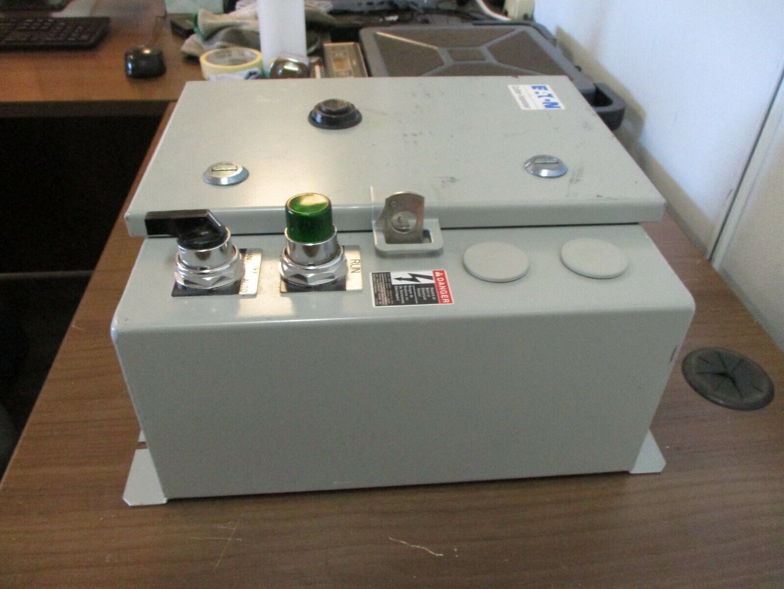 Eaton Enclosed Size 1 Starter ECN0711CHA Ser. A1 27A Type 1 Enclosure Used