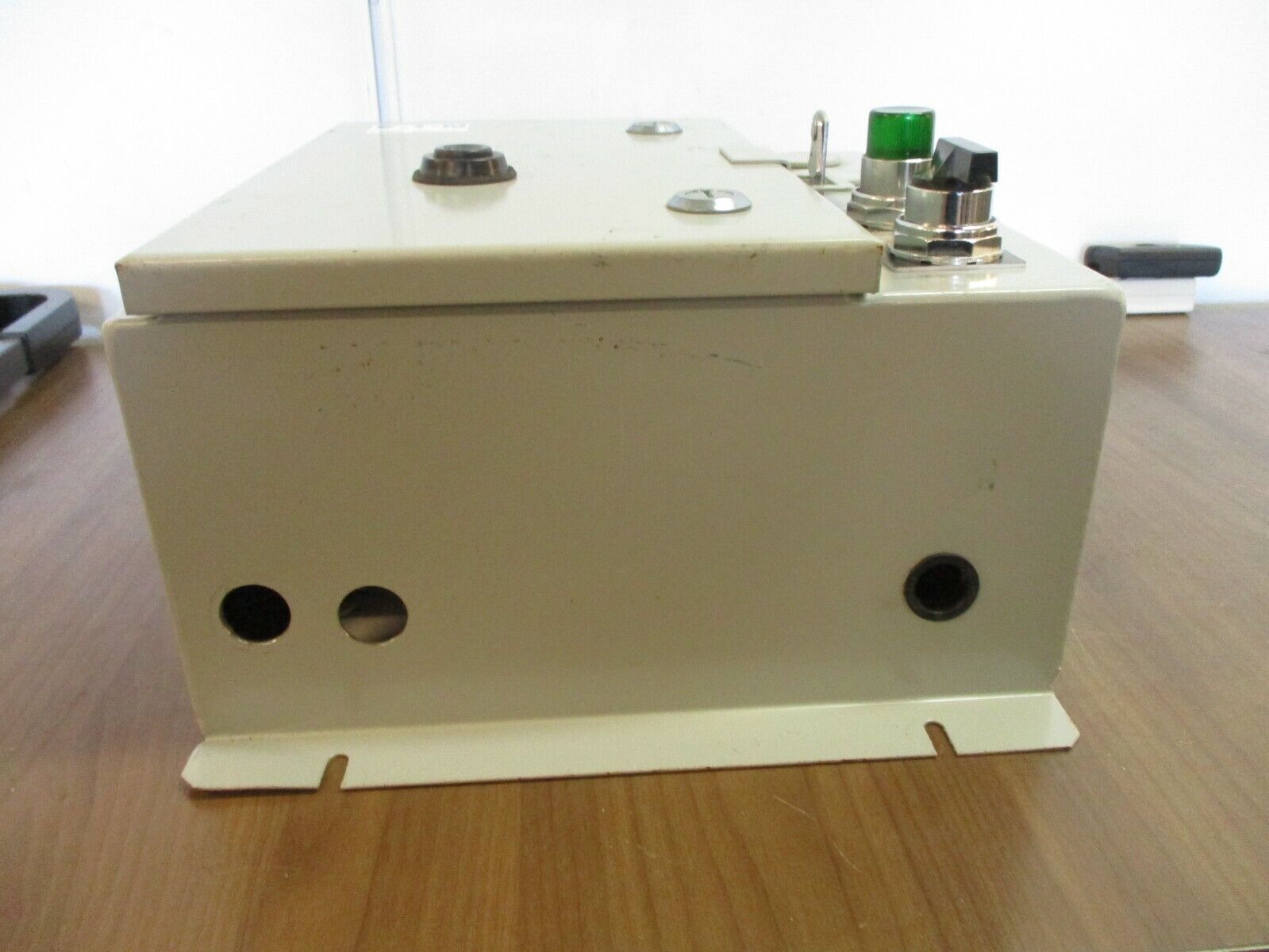 Eaton Enclosed Size 1 Starter ECN0711CHA Ser. A1 27A Type 1 Enclosure Used