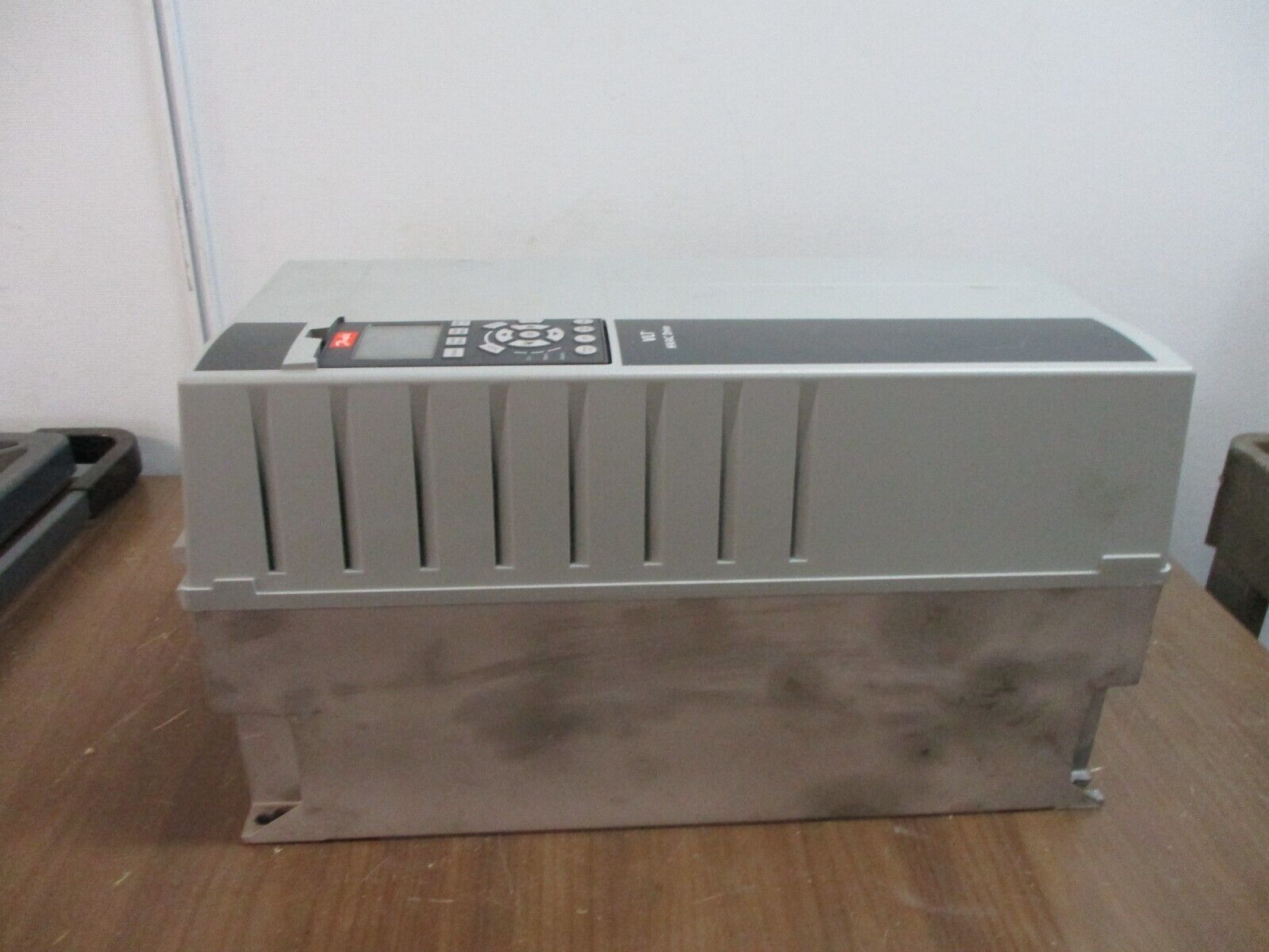 Danfoss VLT AC Drive 131B9144 10HP 3Ph w/ Keypad Used