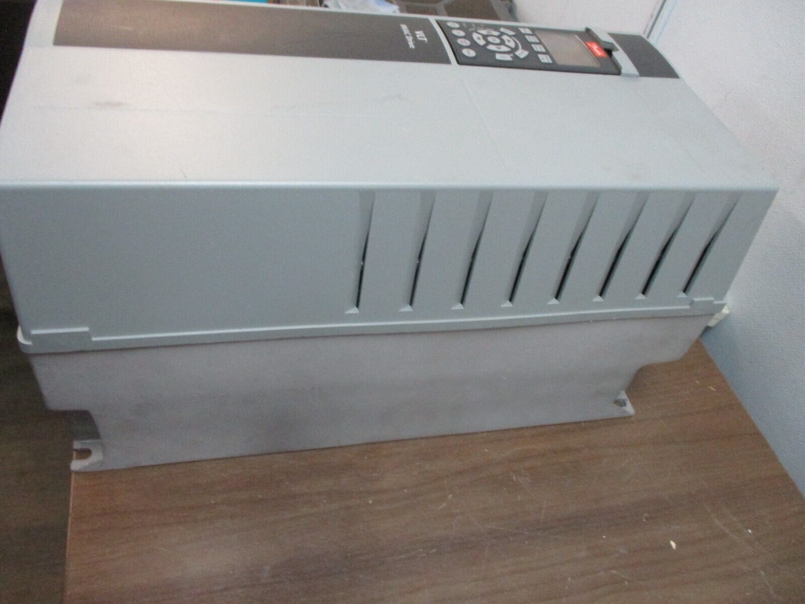 Danfoss VLT AC Drive 131B9144 10HP 3Ph w/ Keypad Used