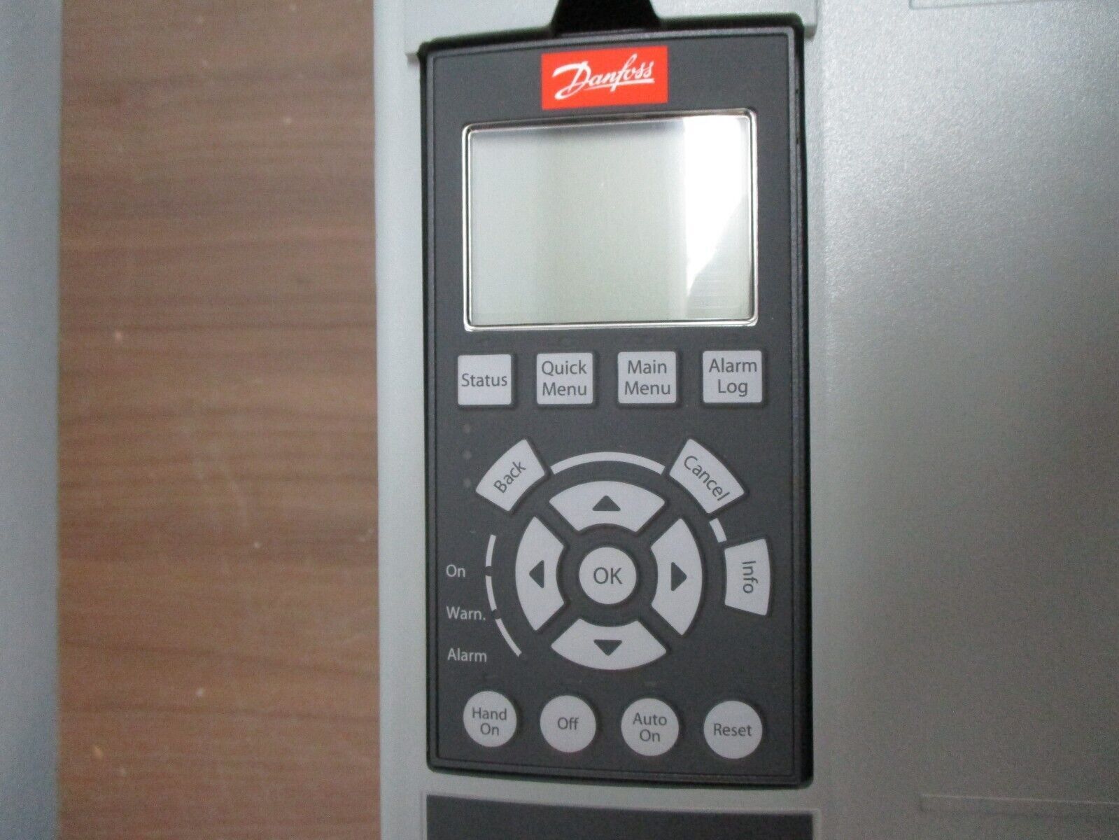 Danfoss VLT AC Drive 131B9878 20HP 3Ph w/ Keypad *Missing Cover Screw* Used