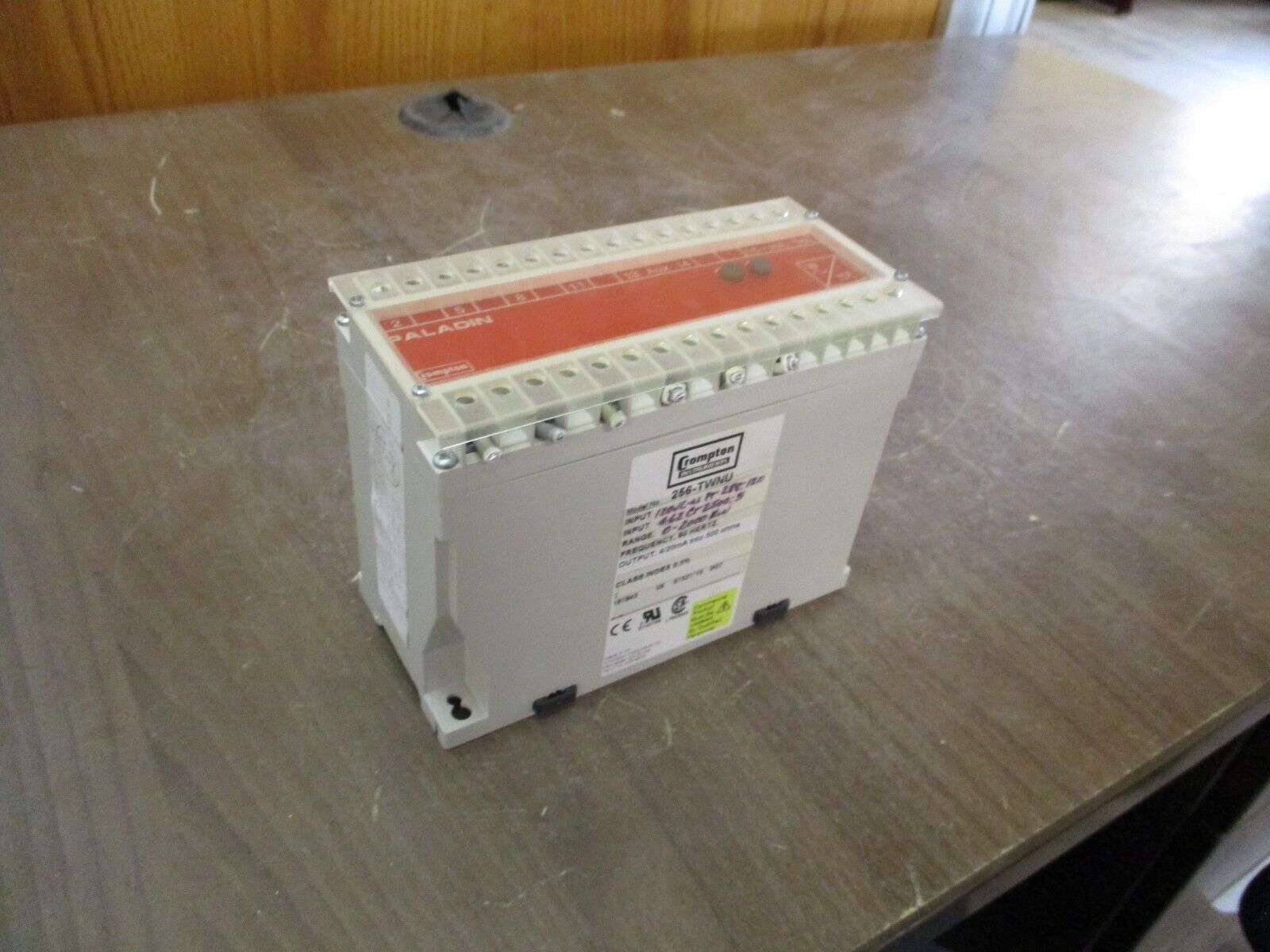 Crompton Paladin Transducer 256-TWNU 0-2000kW 60Hz PT: 288:120 CT: 2500:5 Used