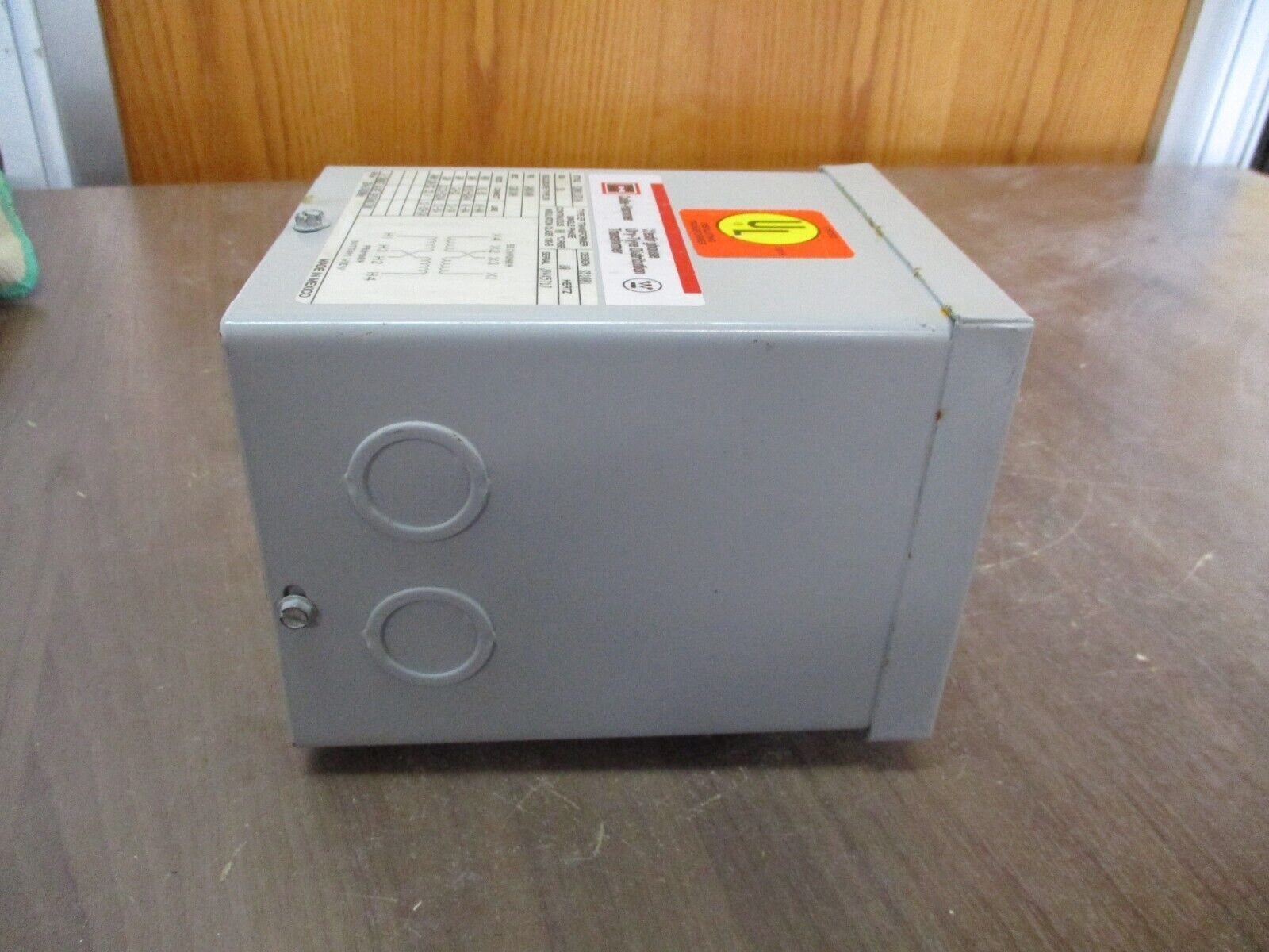 Cutler-Hammer Westinghouse Distribution Transformer S20N11S51N 0.50kVA 60Hz Used