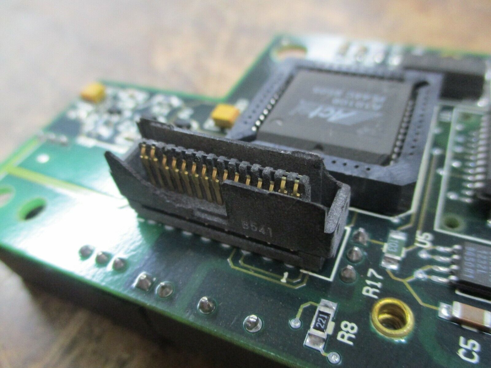 Horner Electric Genius Interface Board HE300GEN100B *Chipped Port* Used