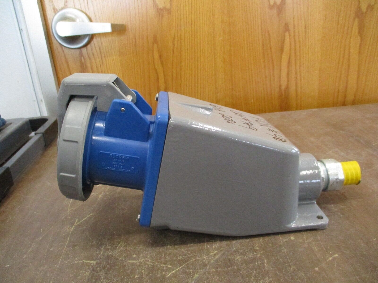 Hubbell Receptacle w/ Base 360R6W 60A 250V *Missing (2) Screws* Used