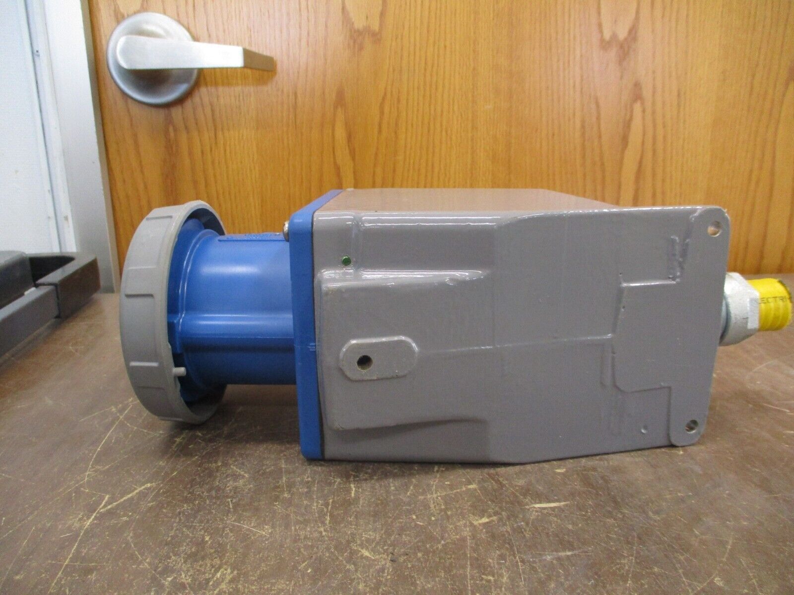 Hubbell Receptacle w/ Base 360R6W 60A 250V *Missing (2) Screws* Used