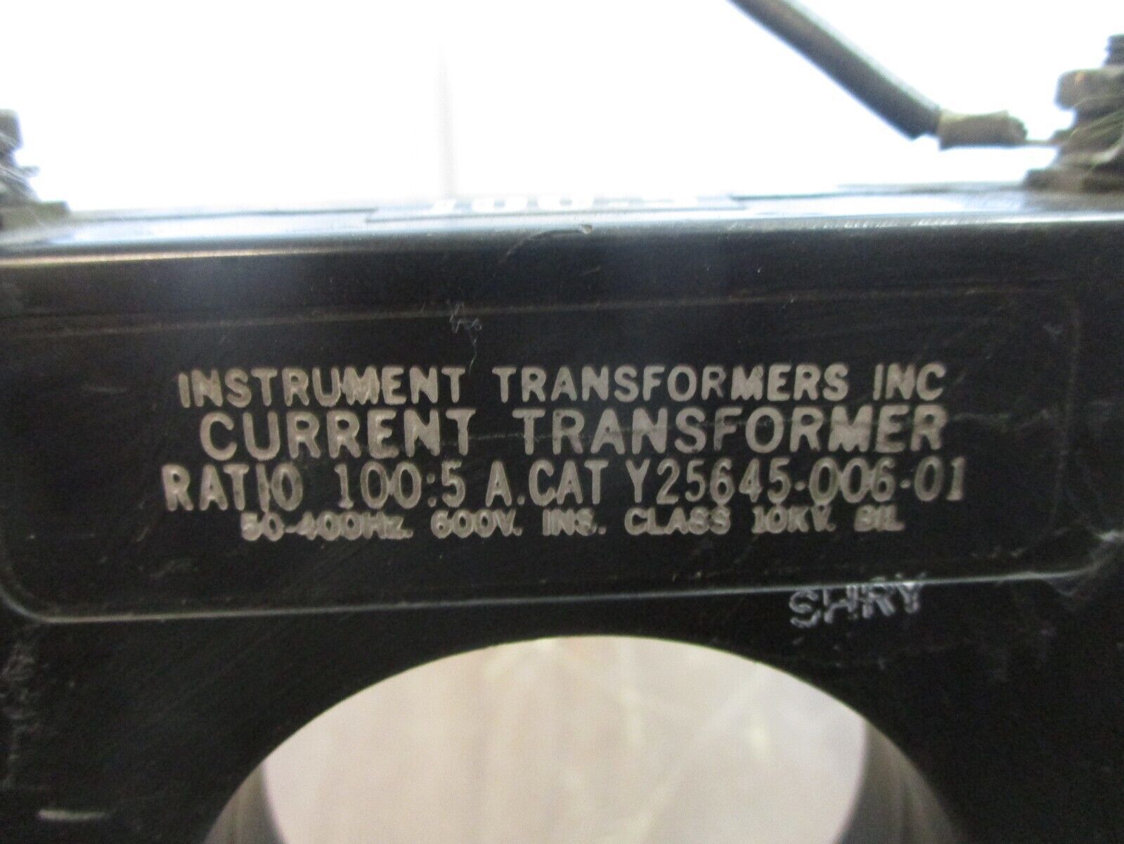Instrument Transformers Current Transformer Y25645-006-01 Ratio 100:5 Used