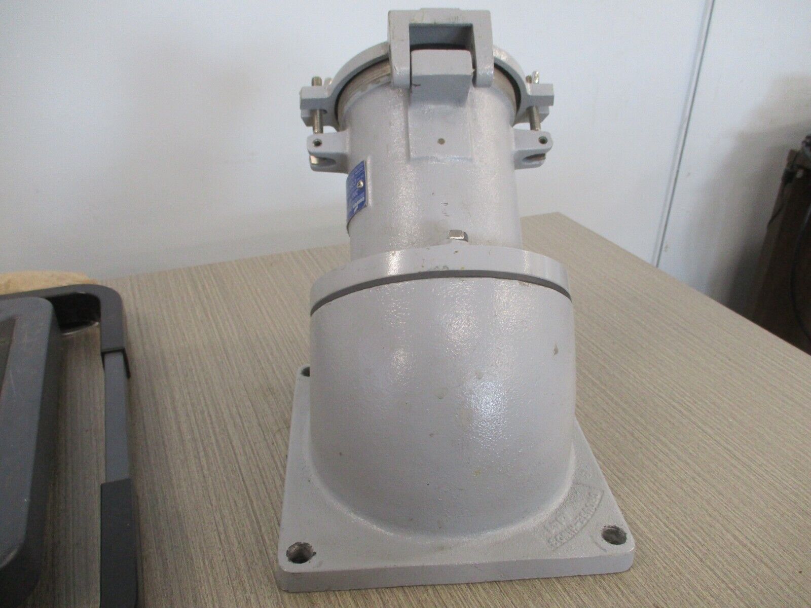 Cooper Crouse-Hinds PowerMate Receptarle CDR20034 200A 600V 3W 4P Used