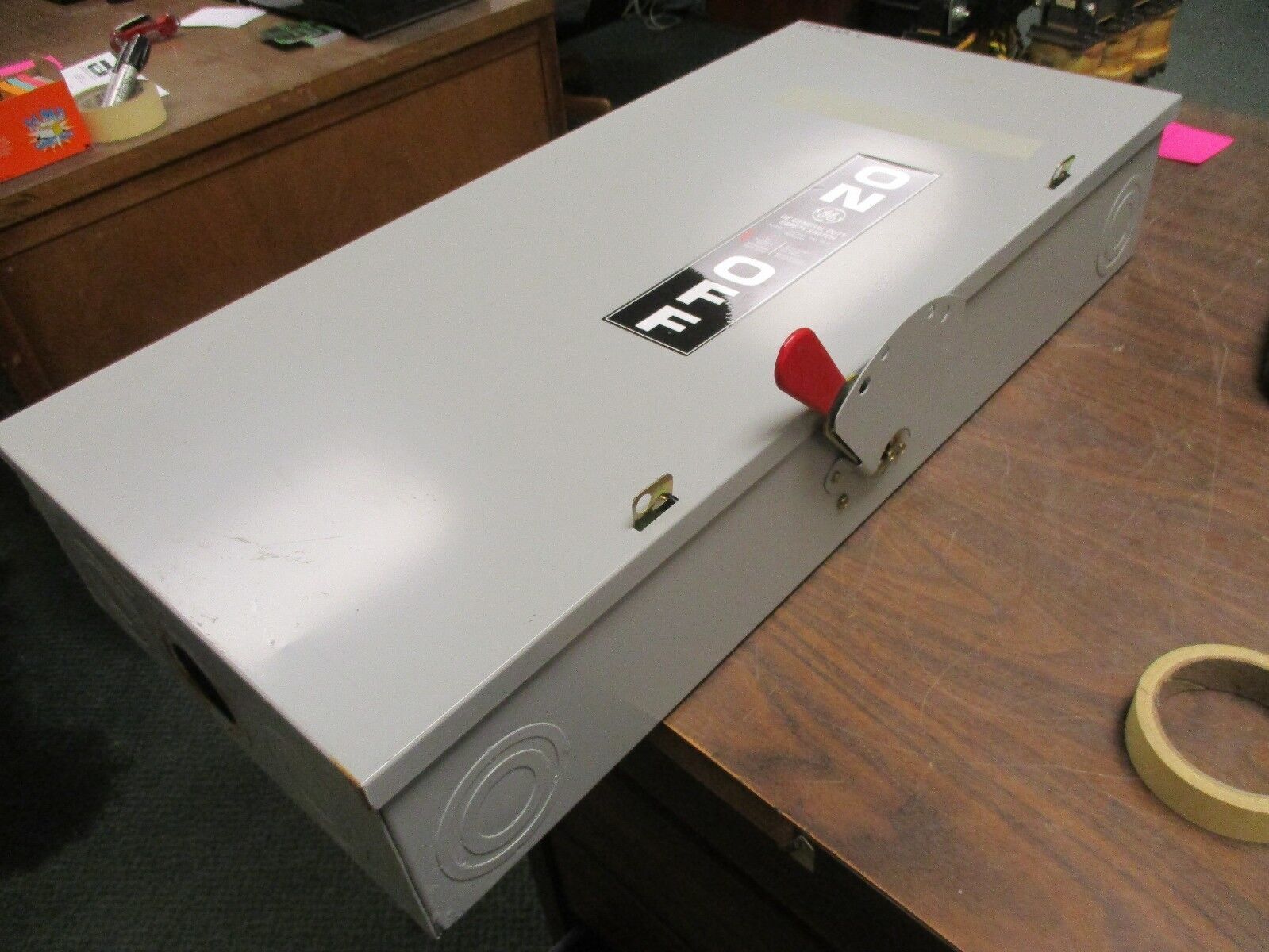 GE Fusible Safety Switch/Disconnect TG3224 200A 240V 1Ph Type 1 Enclosure Used