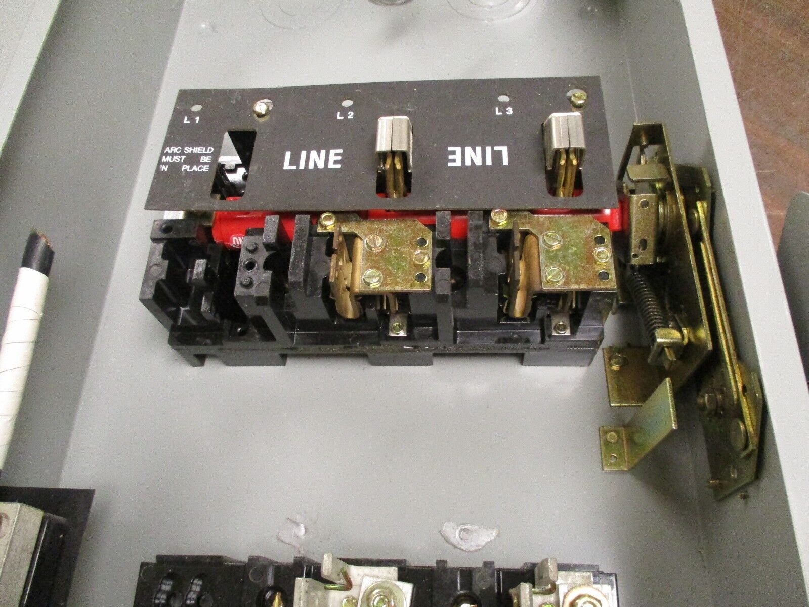 GE Fusible Safety Switch/Disconnect TG3224 200A 240V 1Ph Type 1 Enclosure Used