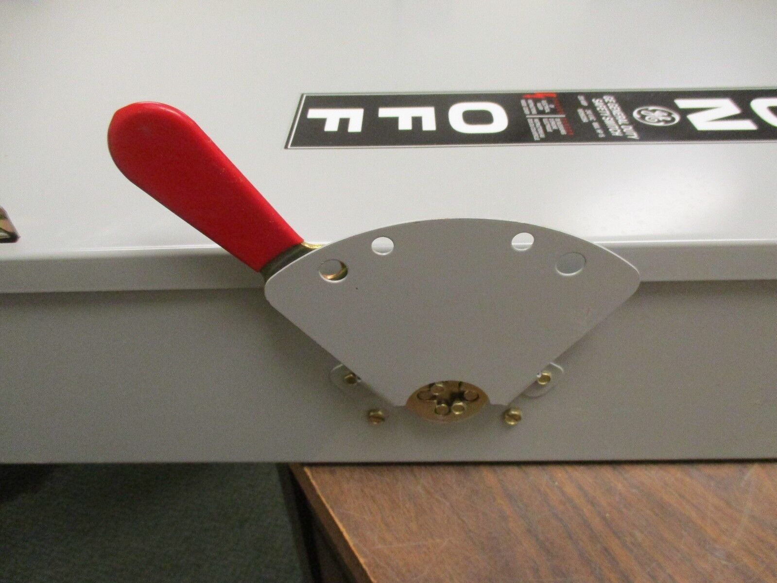 GE Fusible Safety Switch/Disconnect TG3224 200A 240V 1Ph Type 1 Enclosure Used