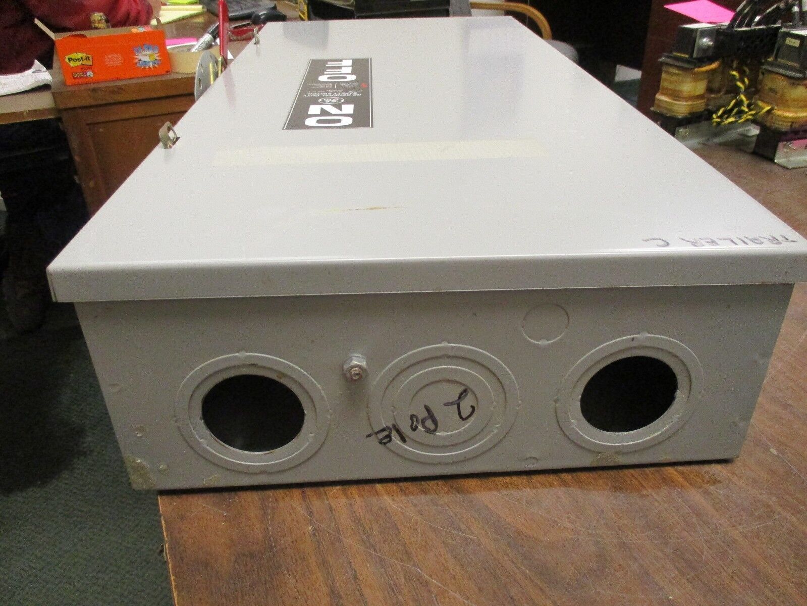 GE Fusible Safety Switch/Disconnect TG3224 200A 240V 1Ph Type 1 Enclosure Used