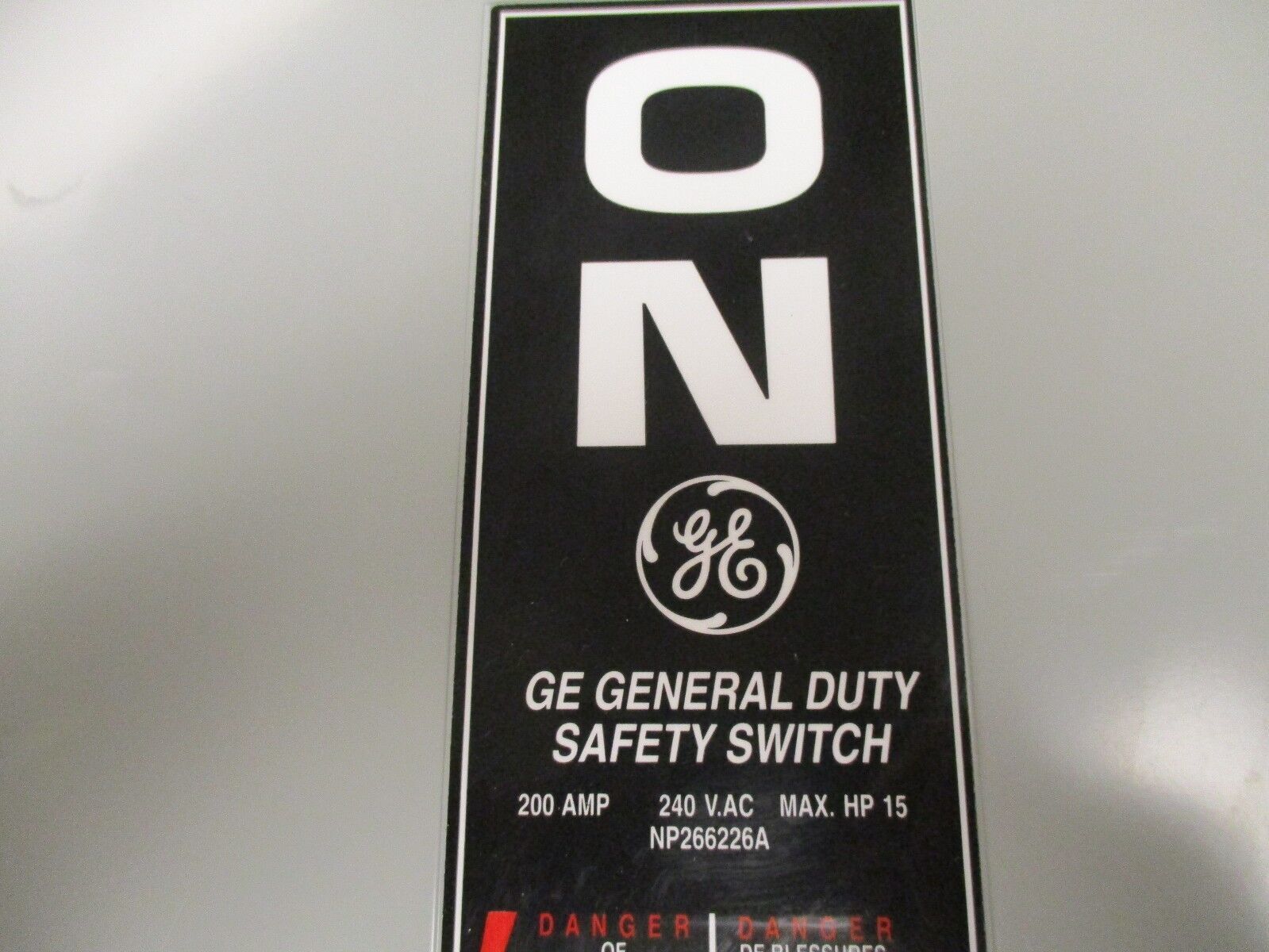 GE Fusible Safety Switch/Disconnect TG3224 200A 240V 1Ph Type 1 Enclosure Used