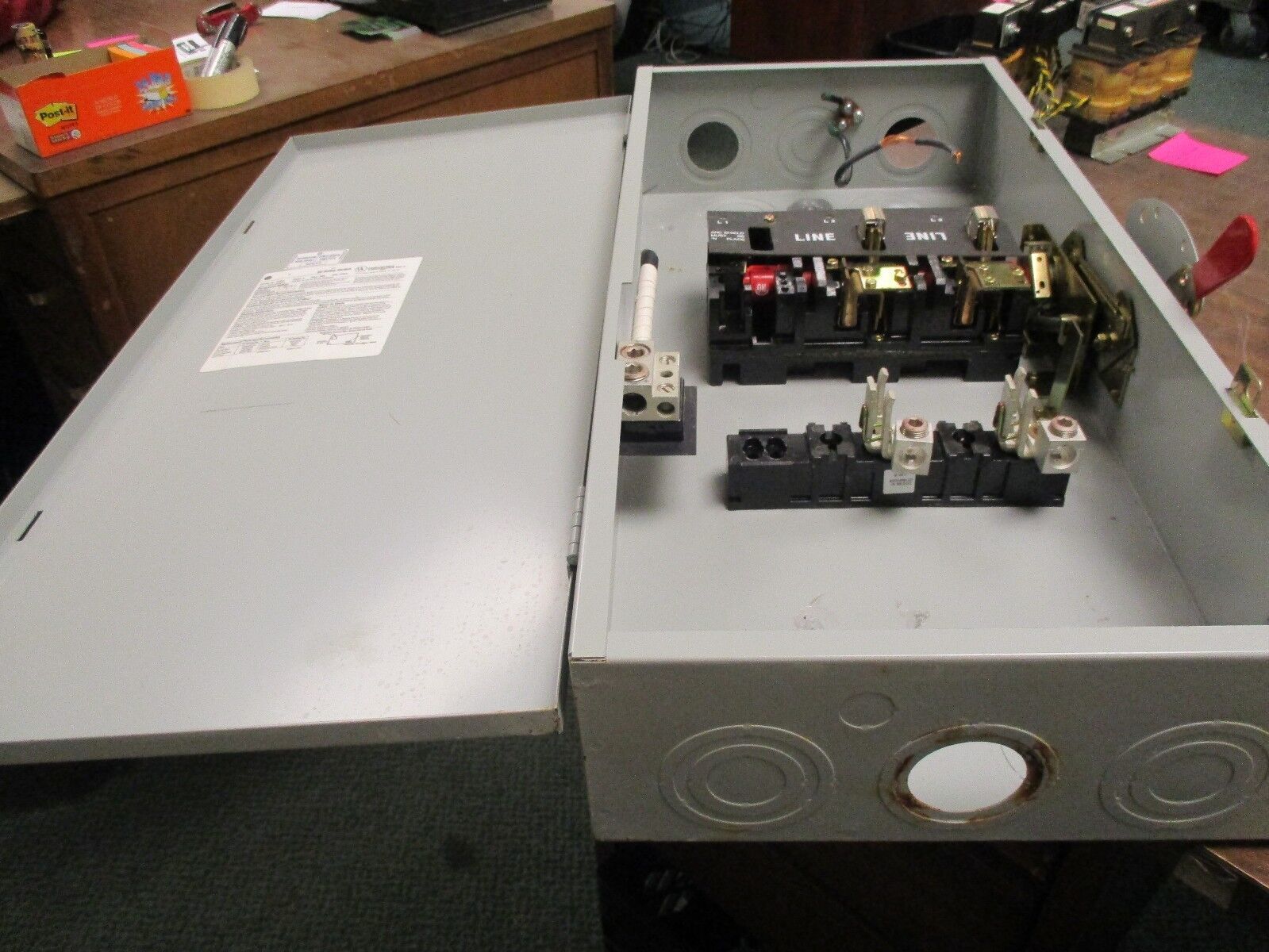 GE Fusible Safety Switch/Disconnect TG3224 200A 240V 1Ph Type 1 Enclosure Used