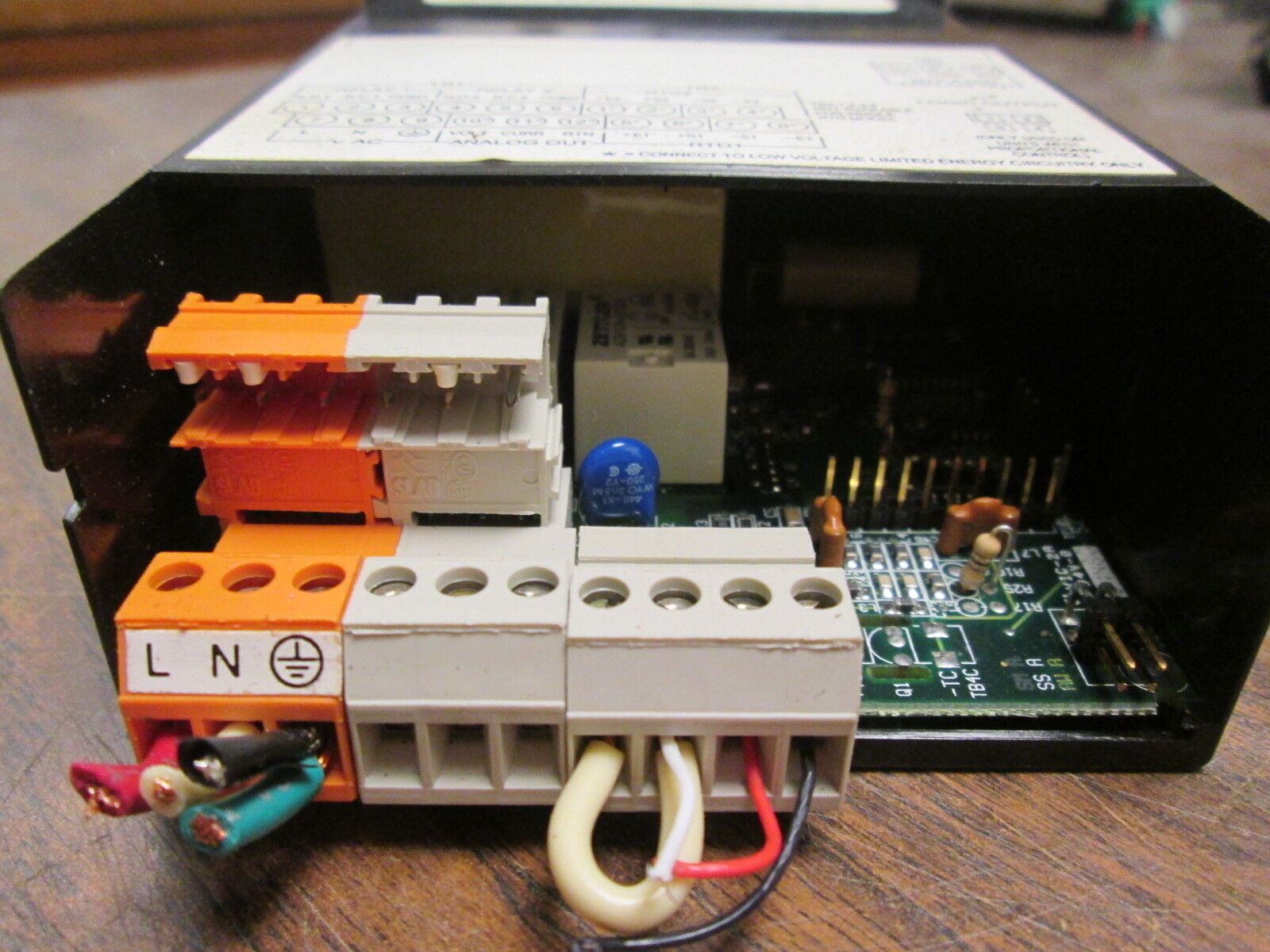 Newport Temp Controller INFCR-001B 115V 7W *Missing Terminal Cover* Used