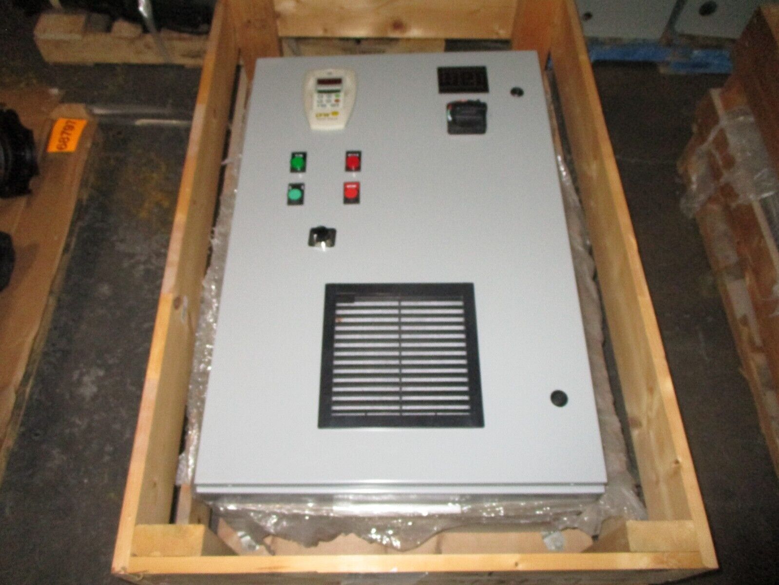 WEG AC Drive CF-CUSTOM-00162 15HP Input: 460VAC 24A 60Hz Output: 460VAC 24A 60Hz