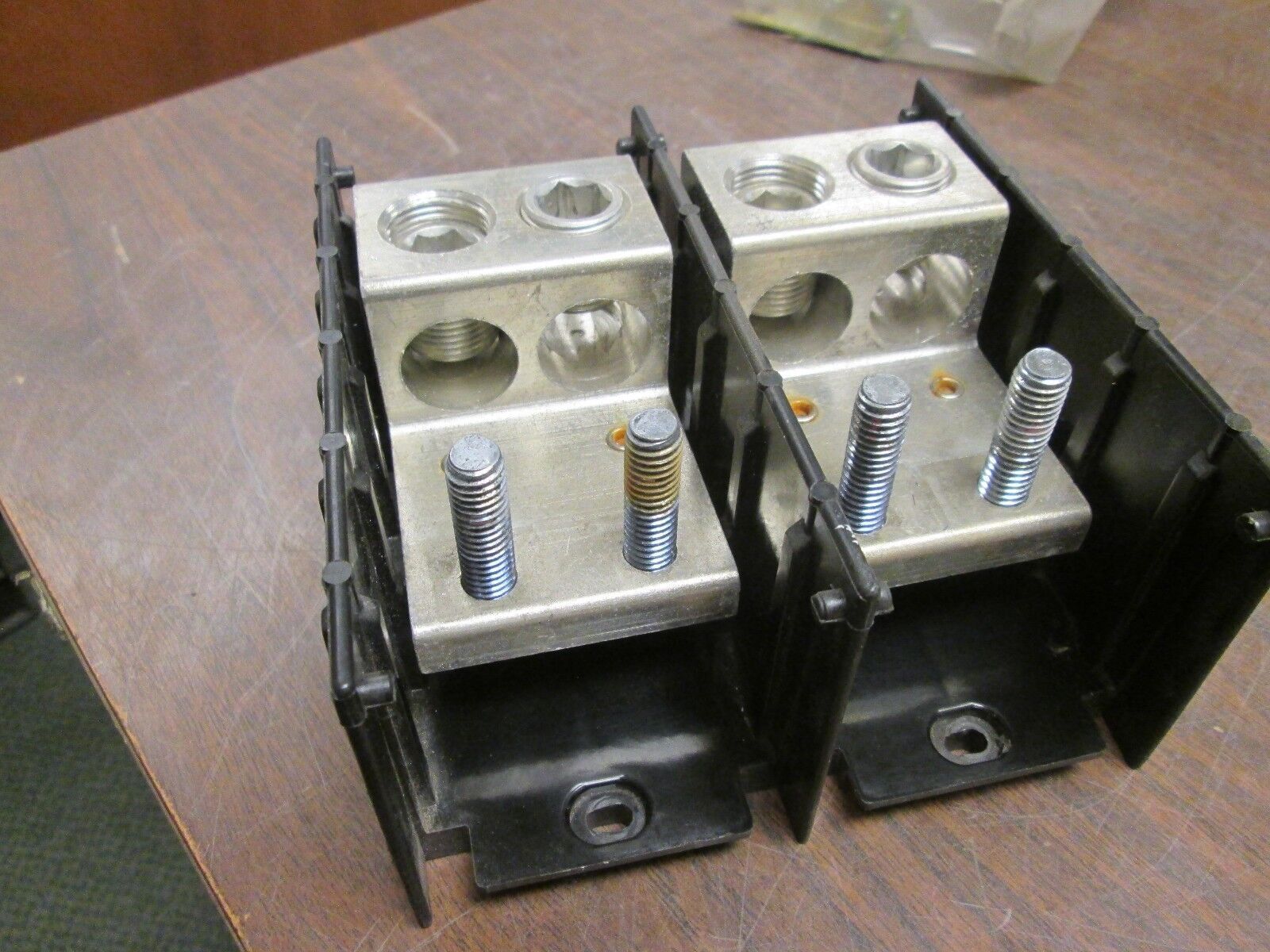 Buss Power Distribution Block 16582-2 760A 600V 2P *Chipped* Used