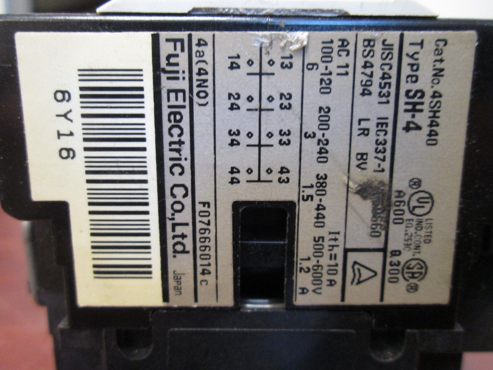 Fuji Contactor SH-4 SZ-A22 Aux 120V Coil Used