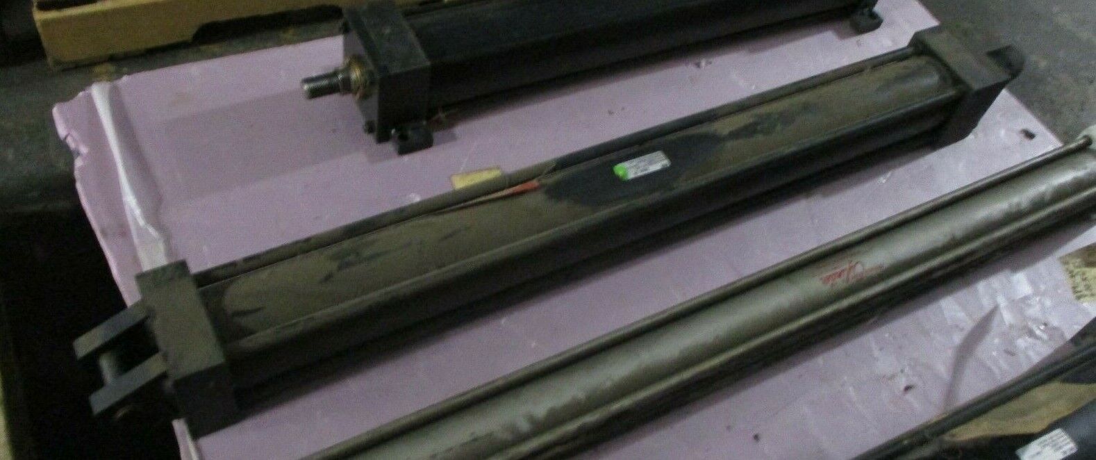 Parker Series 2H Hydraulic Cylinder 03.25BB2HLTS24A 35.000 3000PSI Used