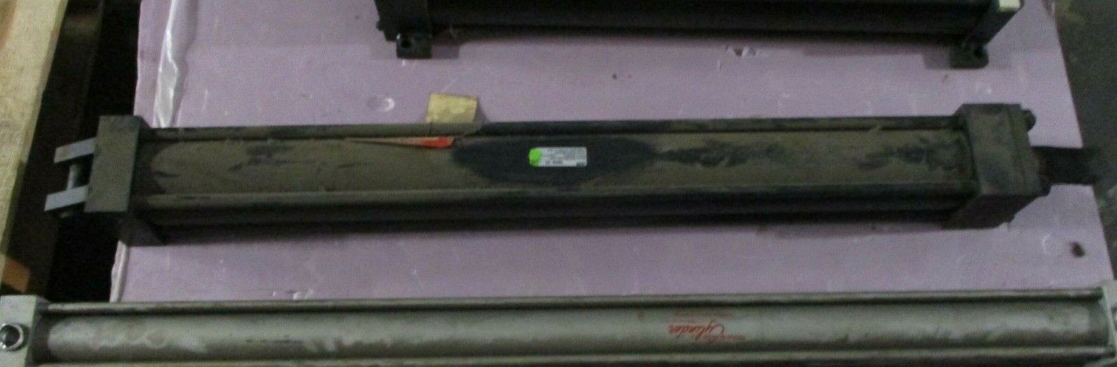Parker Series 2H Hydraulic Cylinder 03.25BB2HLTS24A 35.000 3000PSI Used