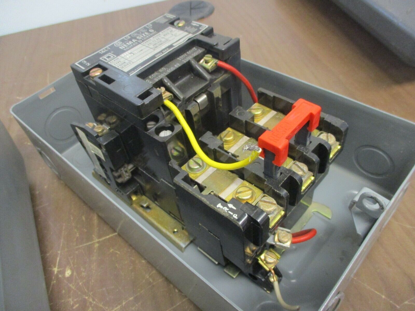 Square D Enclosed Starter 8536 SBG2 Ser. A 120V Coil 600V Type 1 Enclosure Used