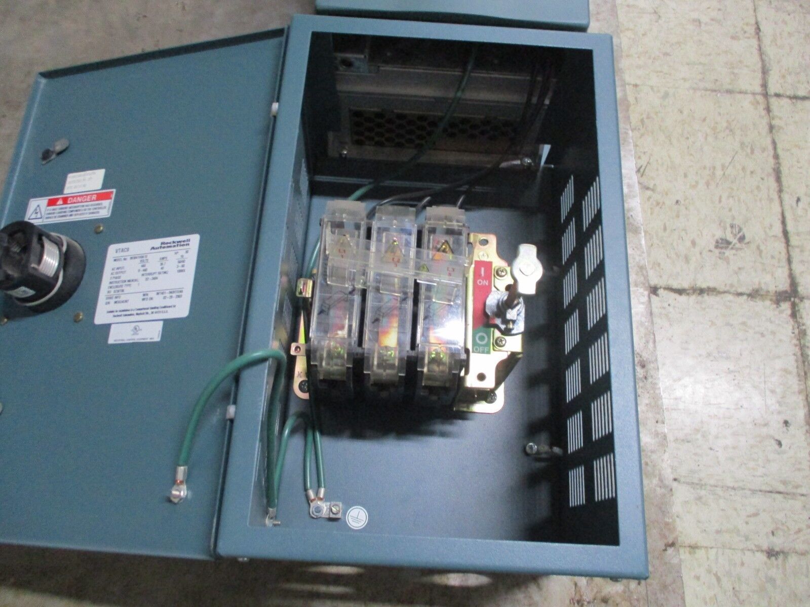 Rockwell Automation VTAC9 AC Drive w/ Disconnect 9VT401-040HTANA 30HP 3Ph Used