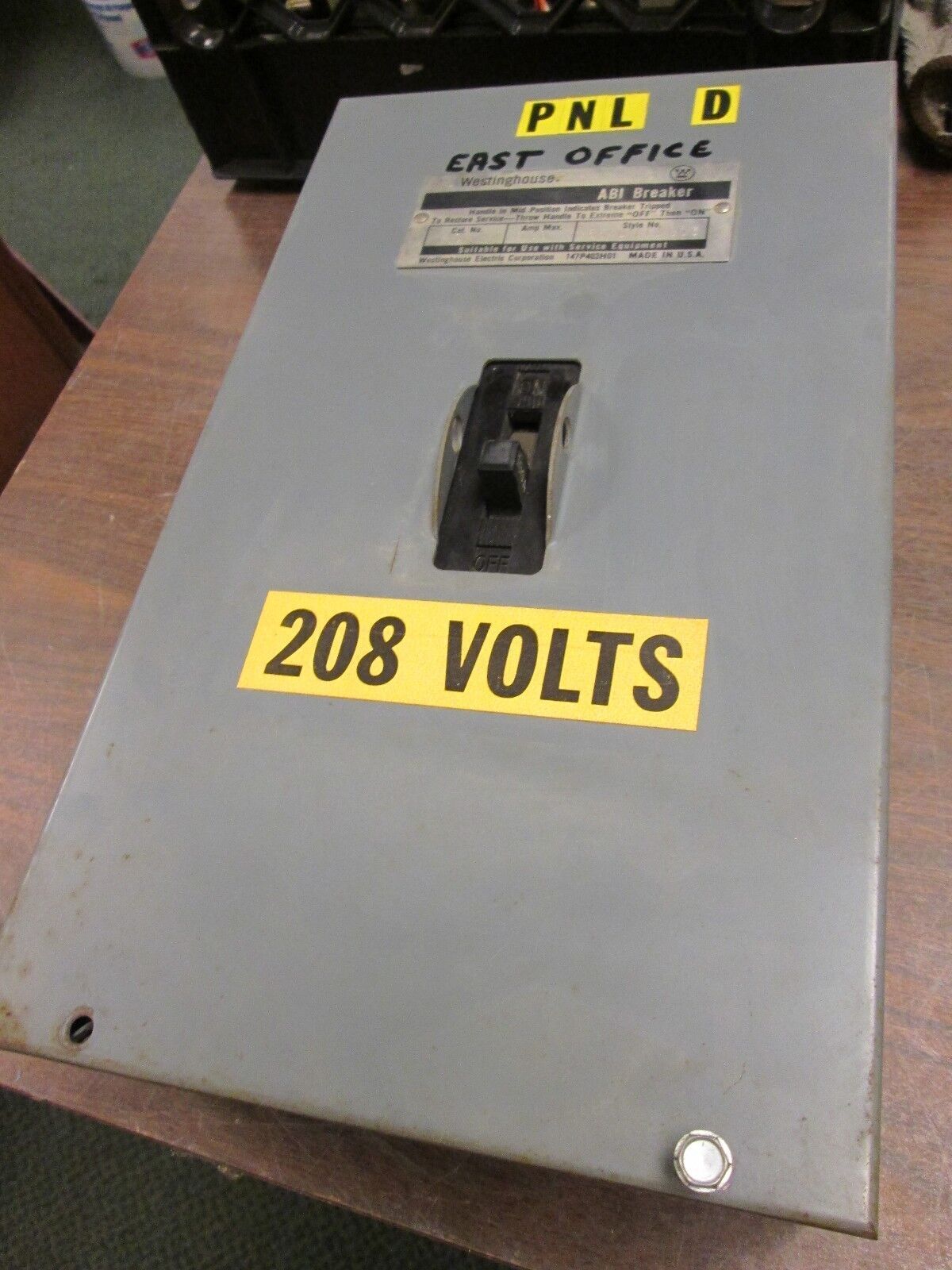 Westinghouse Circuit Breaker Enclosure 654D118G08 E311 Model SEH 100A breaker