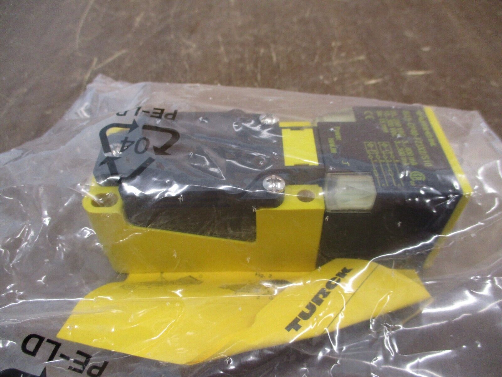 Turck Inductive Sensor 13410 Type Bi15-CP40-FZ3X2/S10 New Surplus