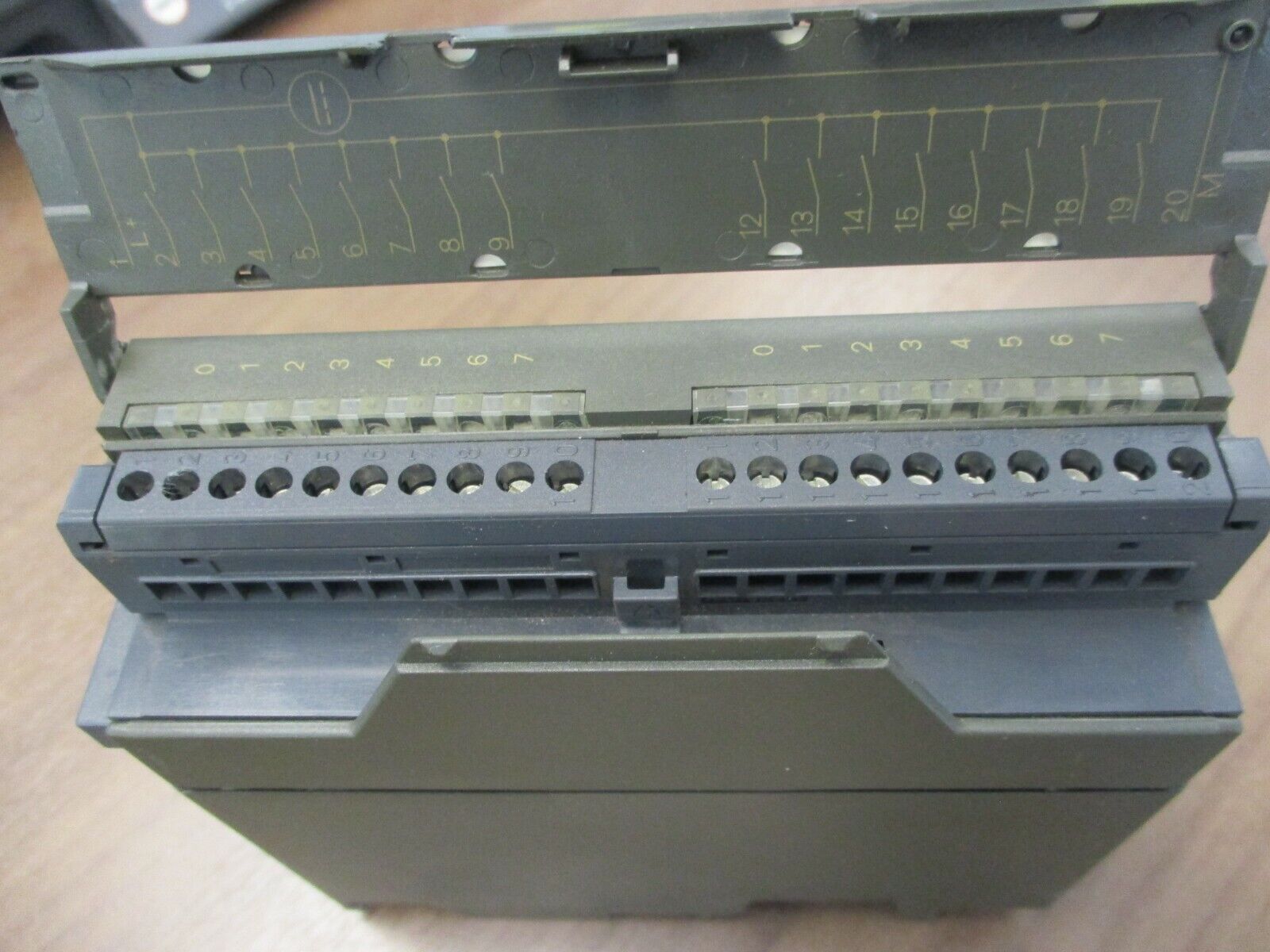 Siemens Simatic S7 Digital Input Module 6ES7 321-1BH01-0AA0 *Broken Cover* Used