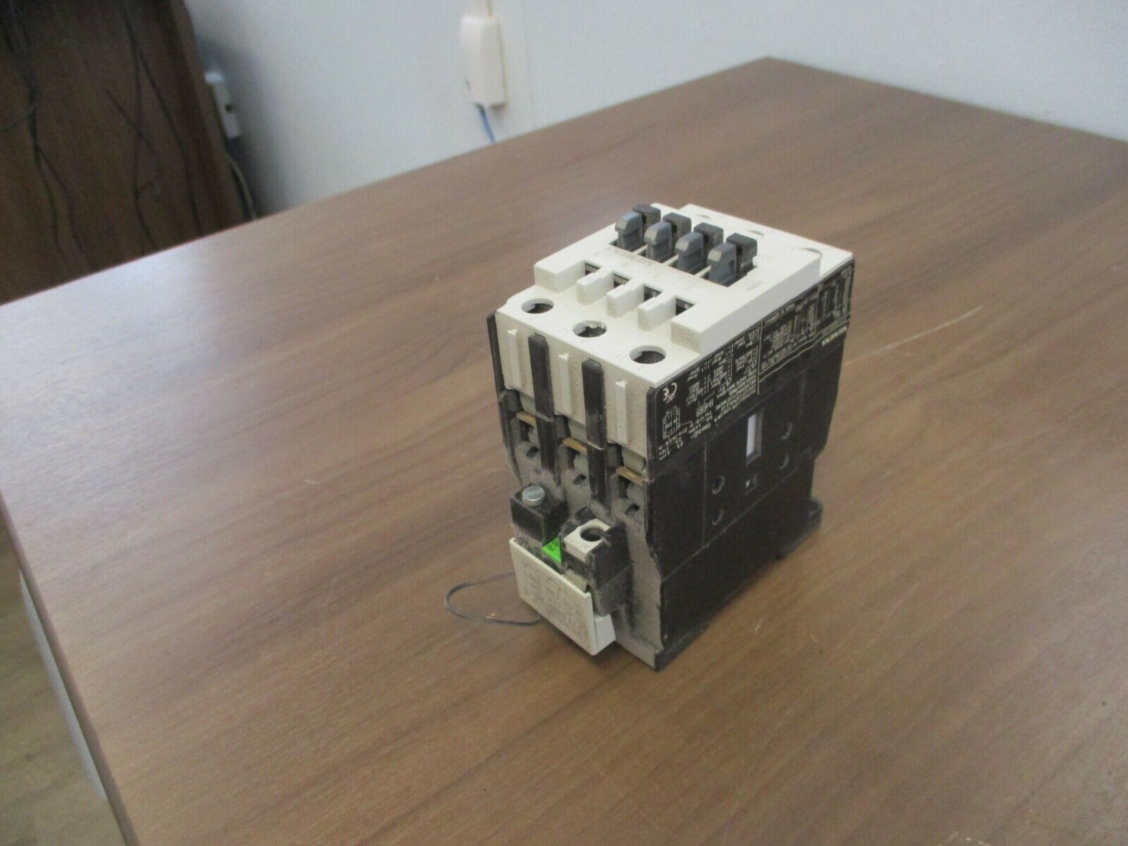 Siemens Contactor 3TF3500-0A 230V Coil 55A 600V *Chipped Corner* Used