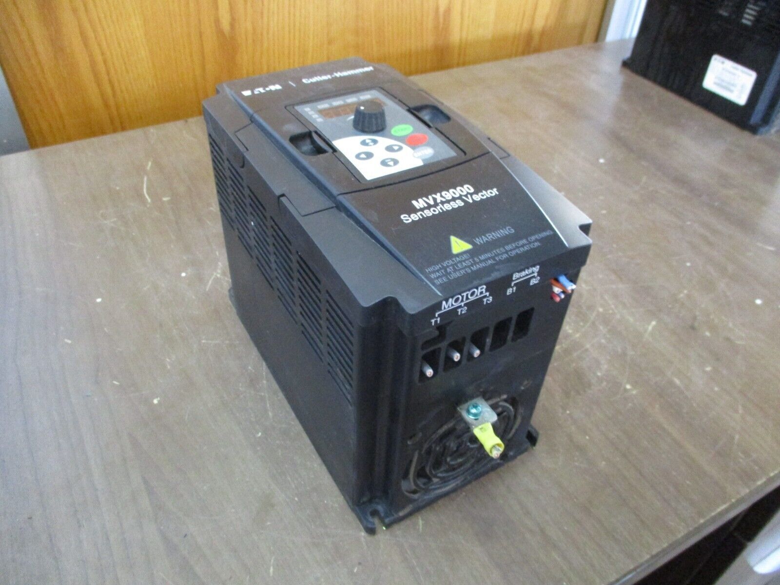 Eaton MVX9000 Sensorless Vector AC Drive MVX005A0-4 5HP 3Ph w/ Keypad Used