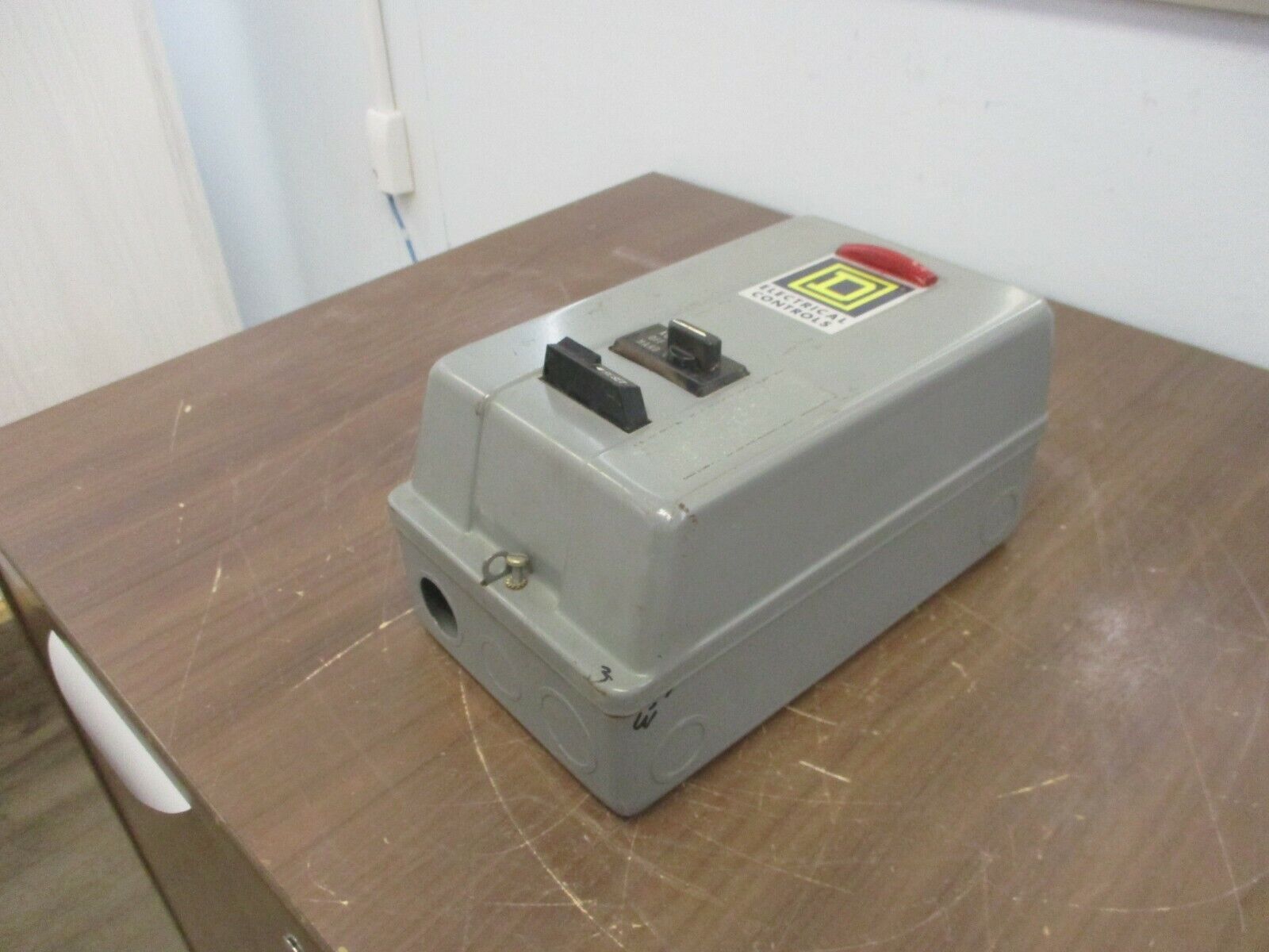 Square D Enclosed Starter 8536 SBG 2 Ser. A 120V Coil 600V Type 1 Enclosure Used