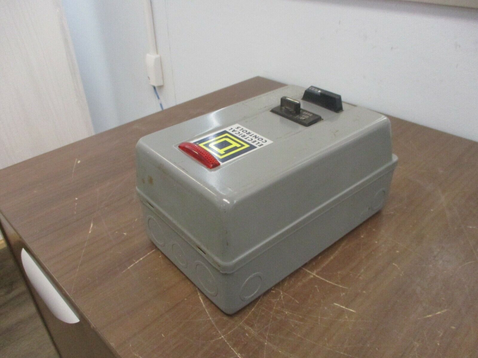 Square D Enclosed Starter 8536 SBG 2 Ser. A 120V Coil 600V Type 1 Enclosure Used