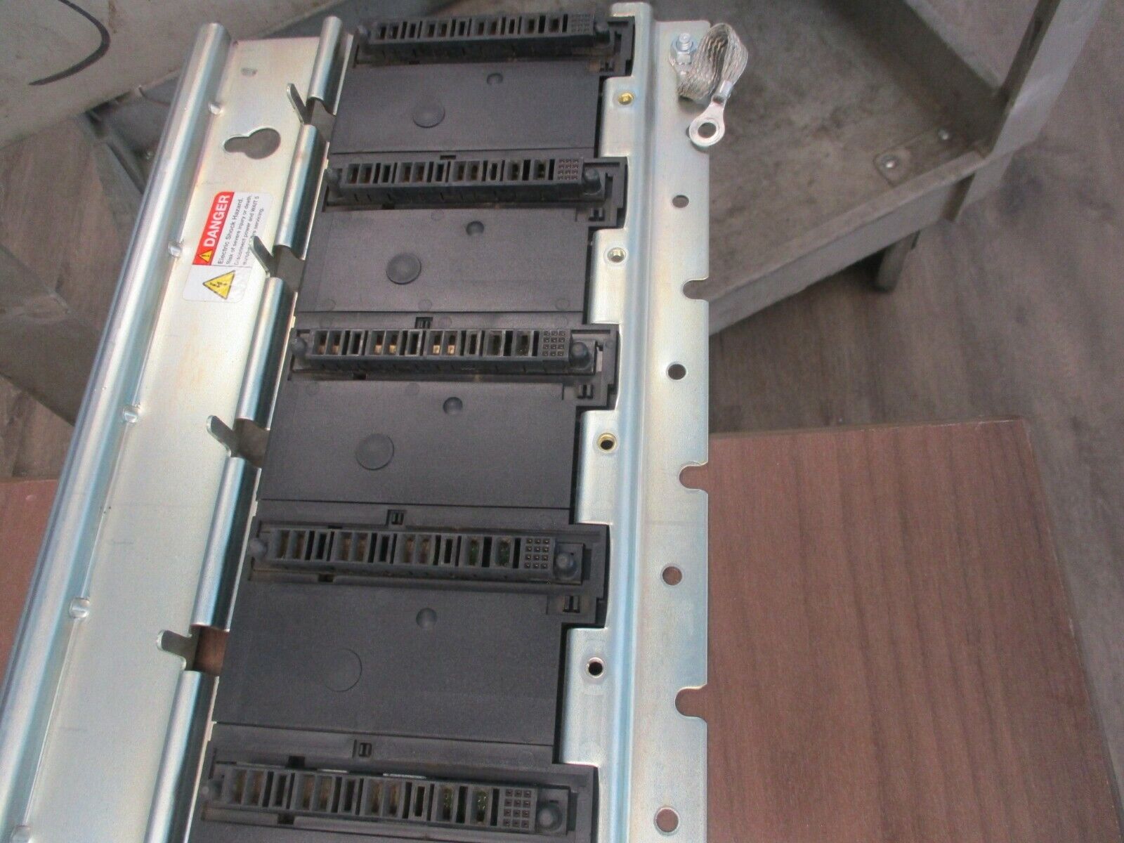 Allen-Bradley 8-Axis Slim Power Rail 2094-PRS8 Ser. A Buss: 325/650VDC, 70A Used