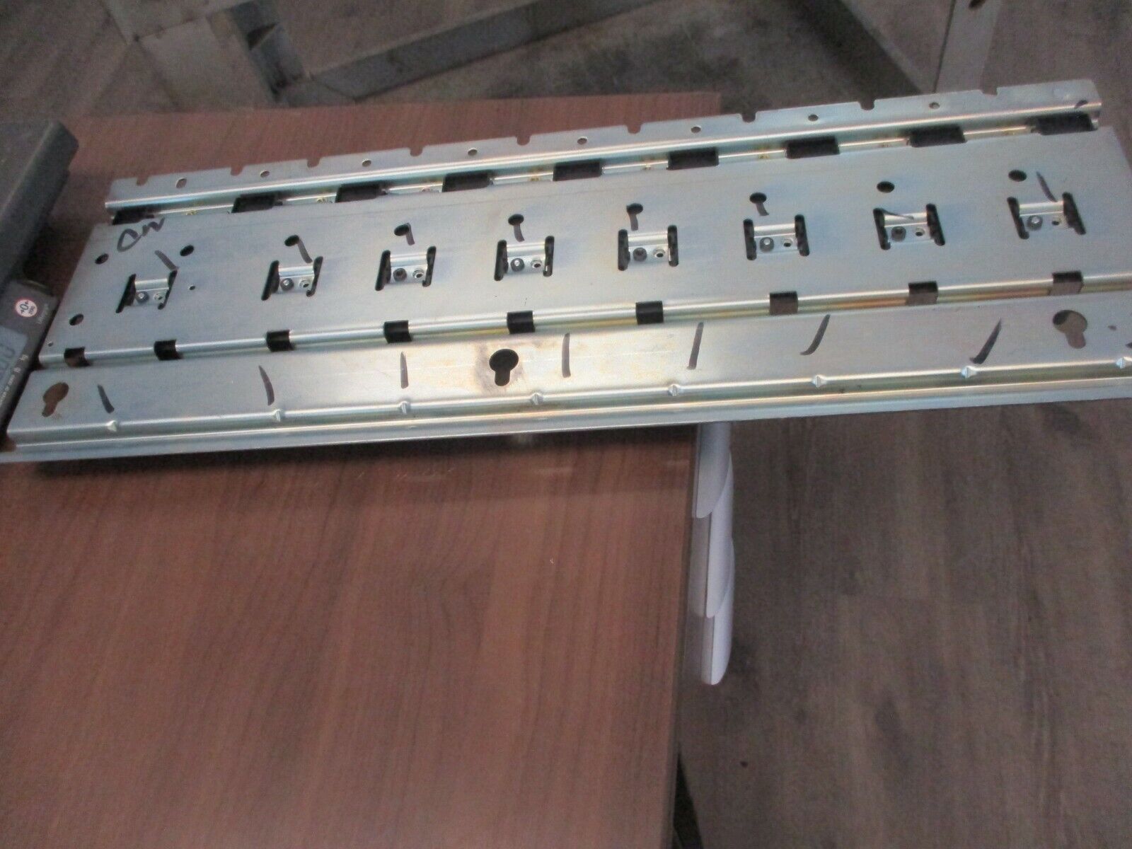 Allen-Bradley 8-Axis Slim Power Rail 2094-PRS8 Ser. A Buss: 325/650VDC, 70A Used