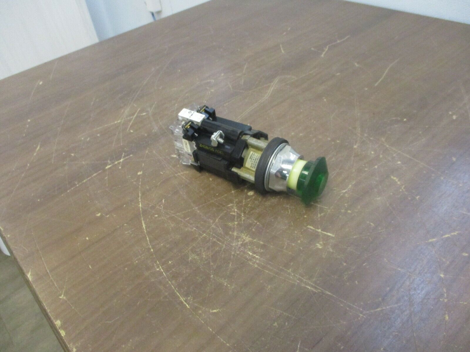 Westinghouse Illuminated Push Button 6712C26G03 Green Used