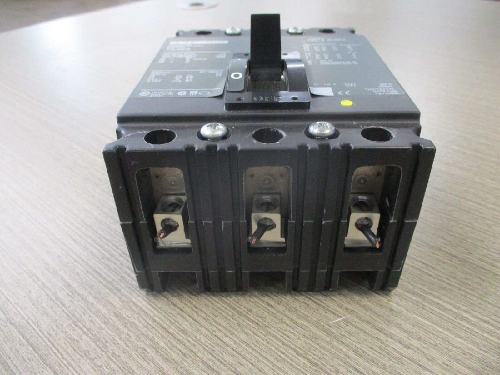 Square D Circuit Breaker FAL34015 15 A 480 V 3P Used.