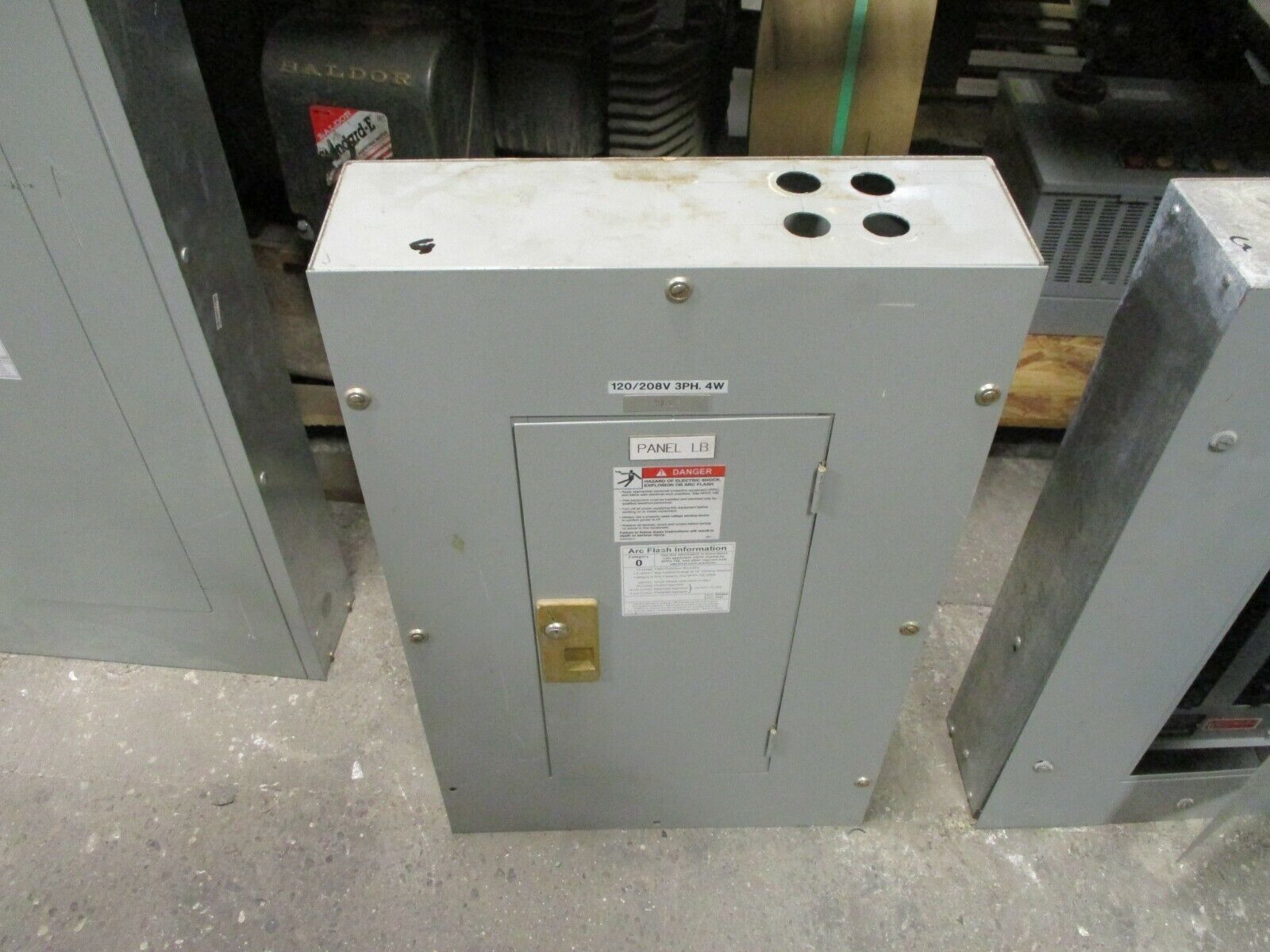 Westinghouse Main Lug Breaker Panel 5158C03602 100A Max 208Y/120 3Ph 4W Used