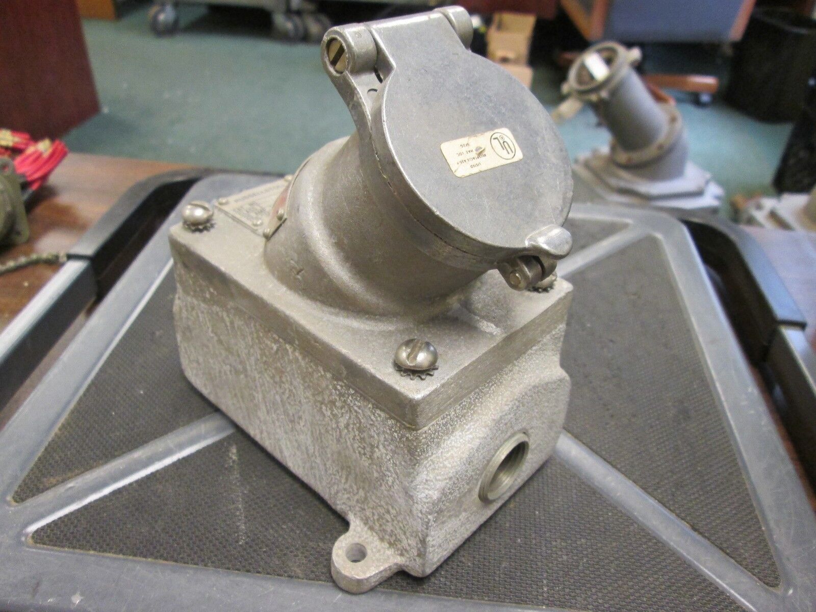 Russellstoll Receptacle w/ Base 4464 20A 125-250 VAC 3W Used