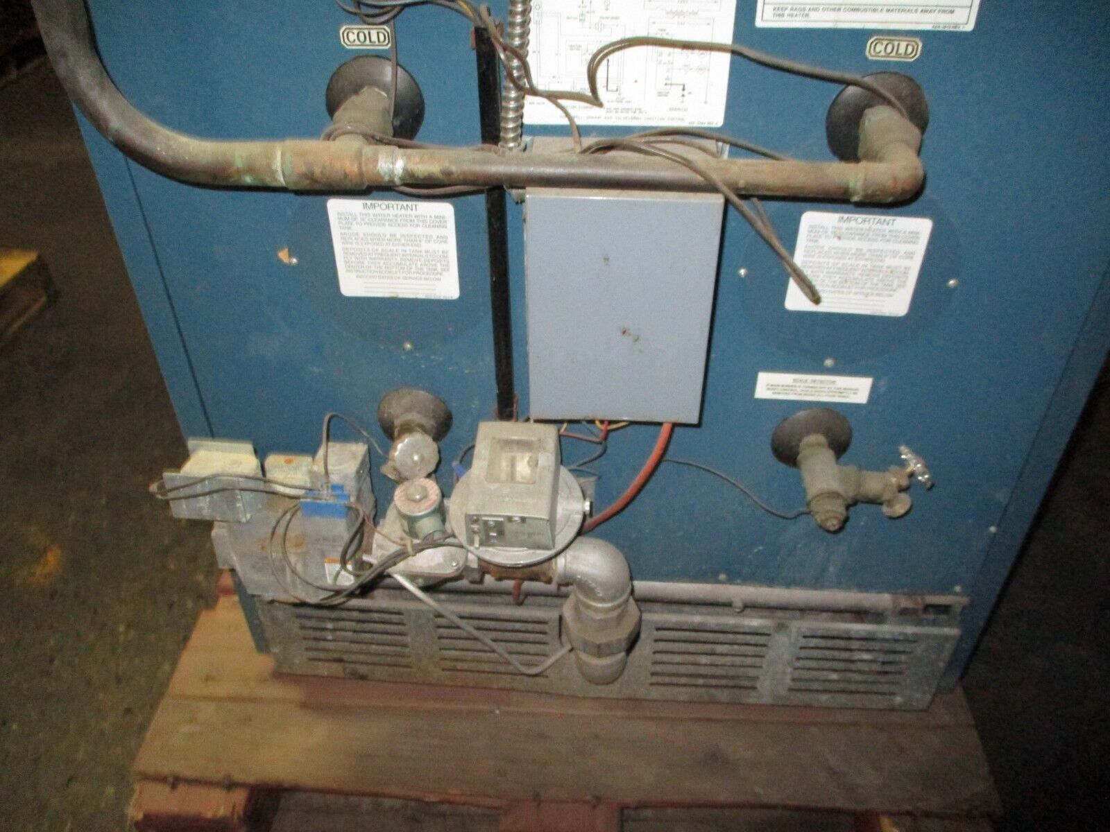 Rheem Natural Gas Water Heater G600-84 Input: 600,000 BTU 84 Gallon 120V 50/60Hz