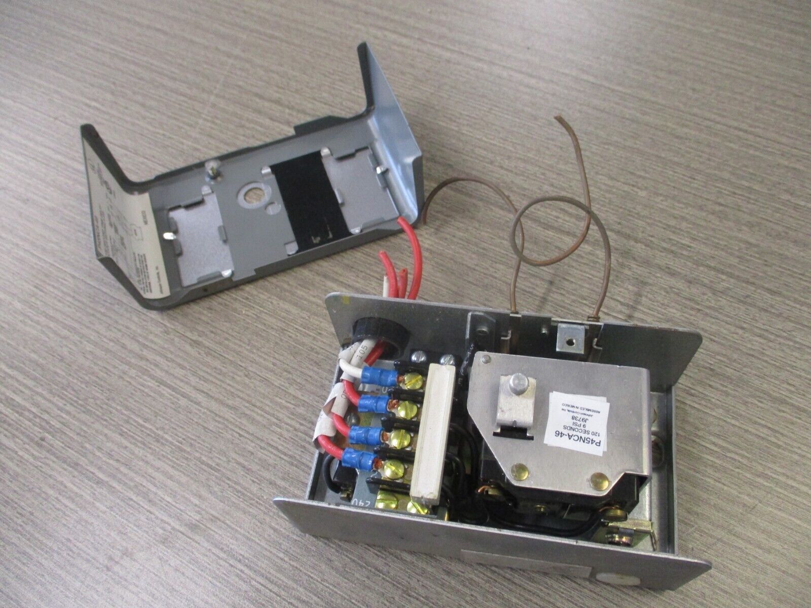 Johnson Controls Penn Lube Oil Control P45NCA-46 120 Sec 9 PSI Used.